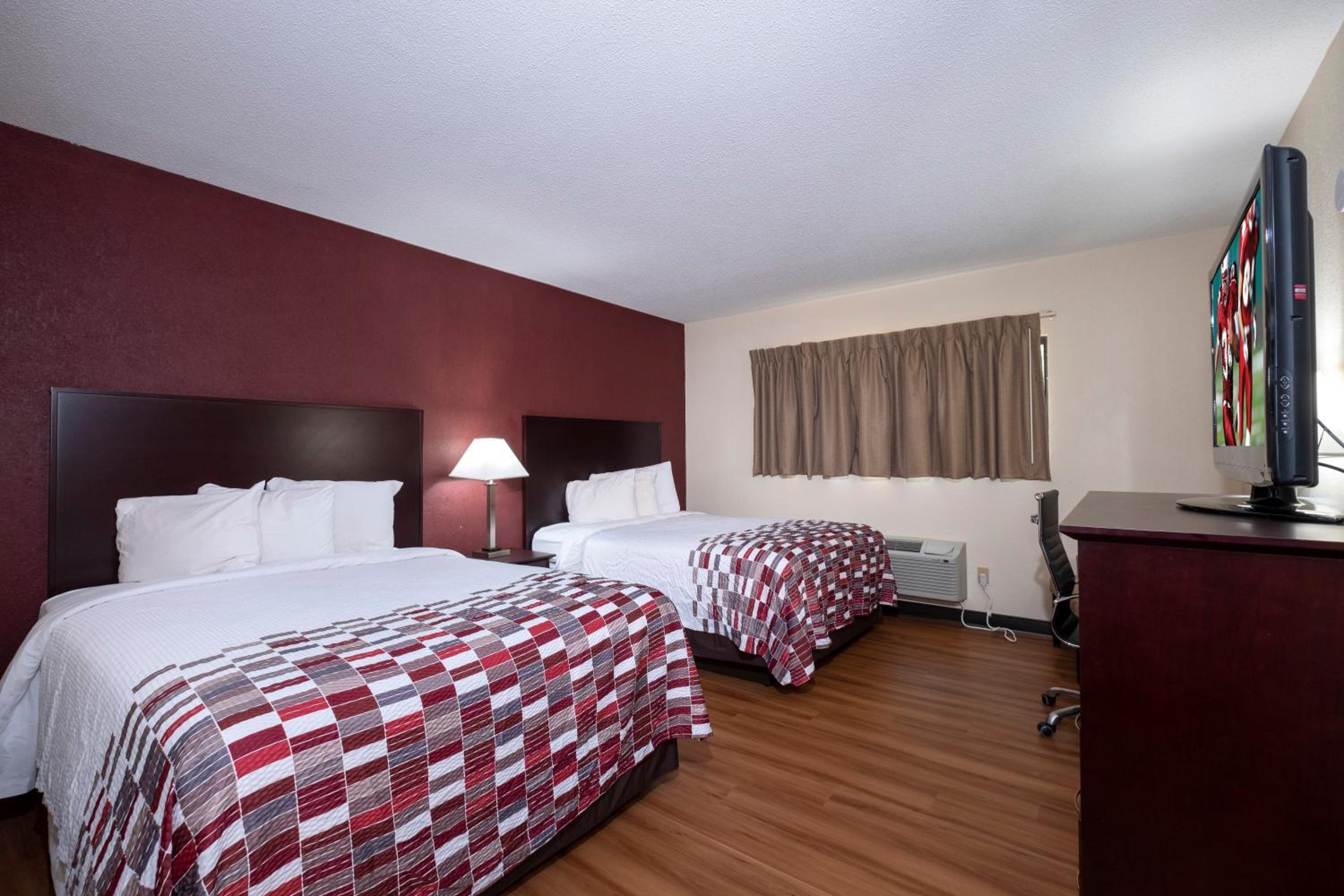 Deluxe Room with Two Queen Beds Smoke Free photo 2