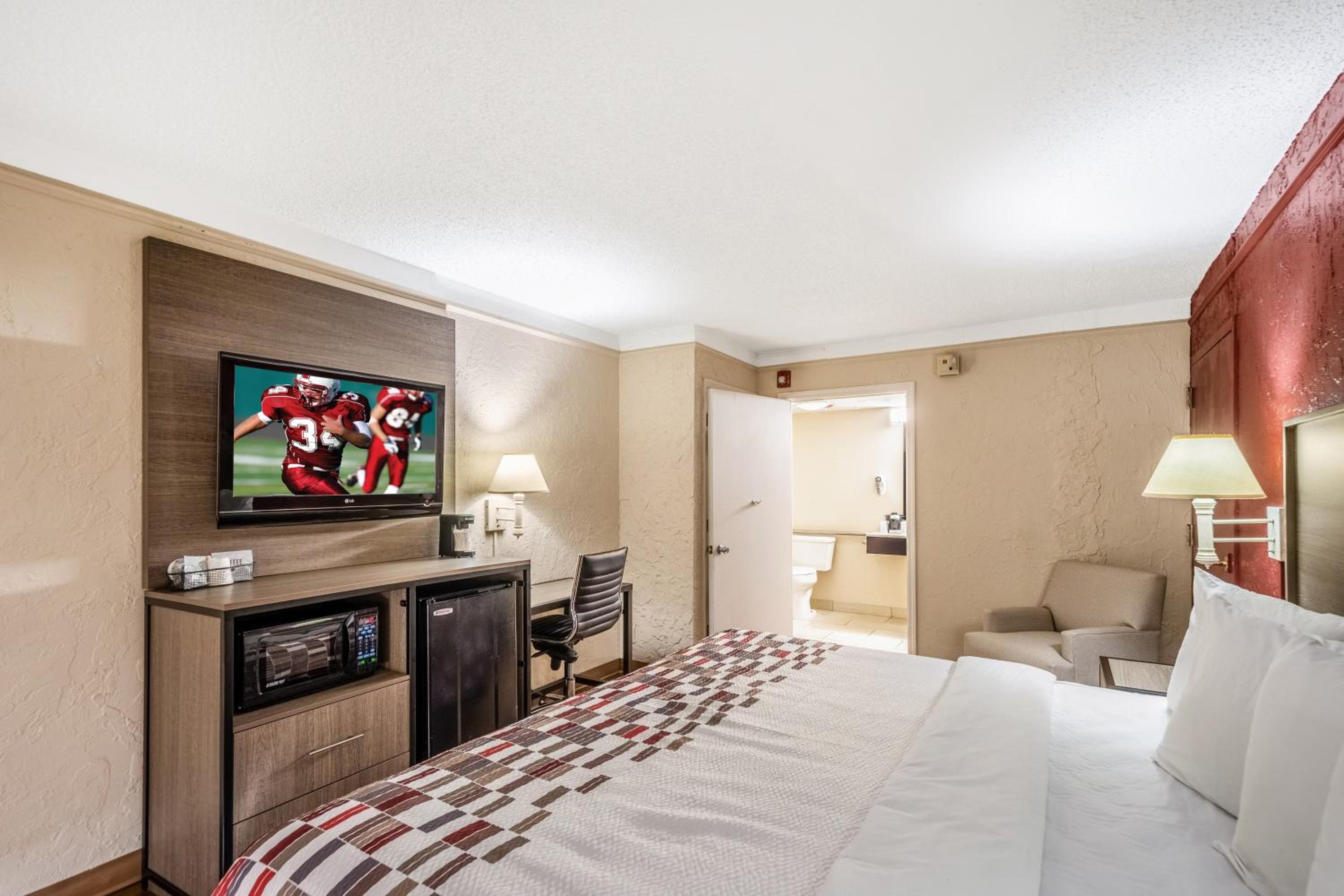 Red Roof Inn Tampa Bay - St. Petersburg, Photo 3