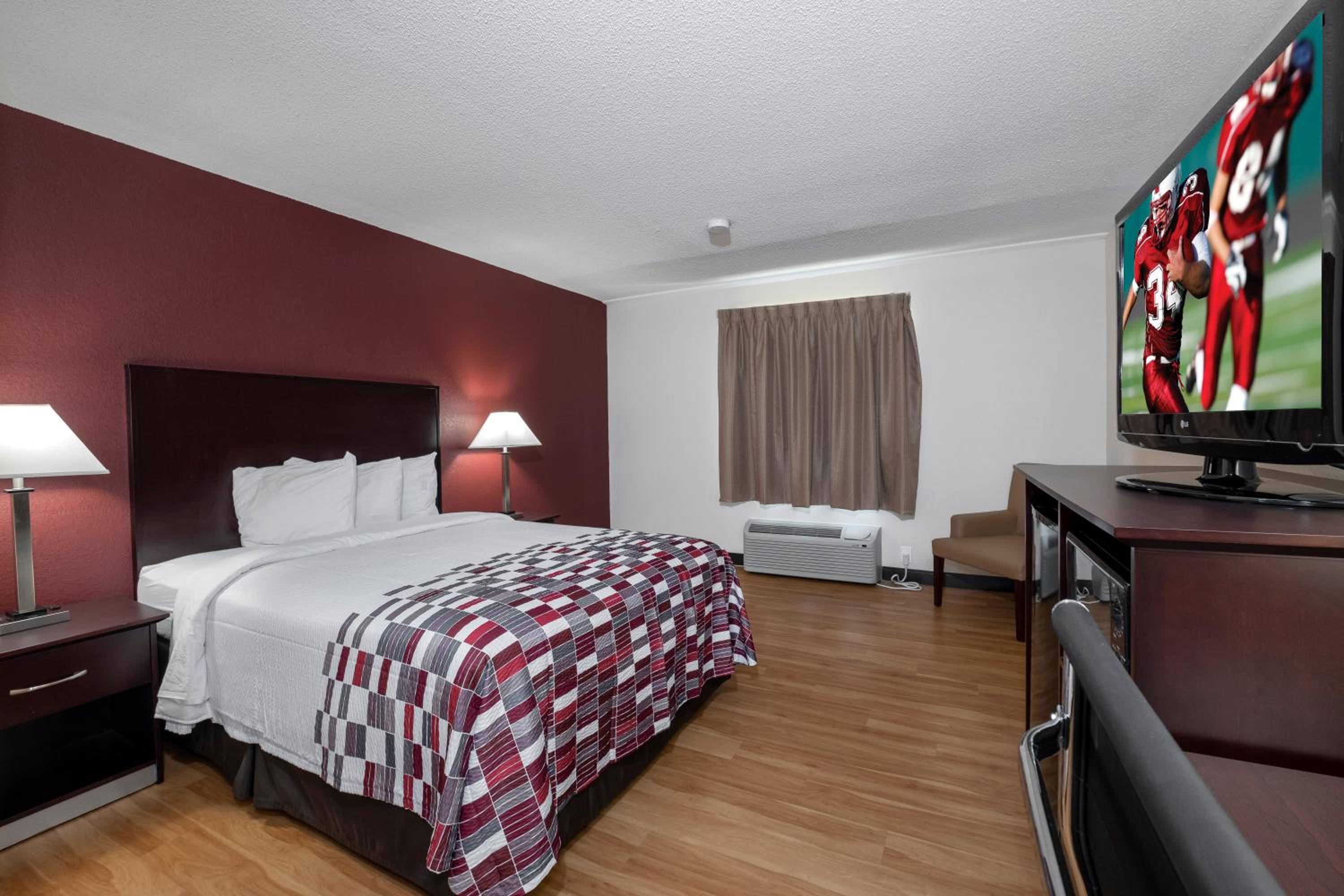 Deluxe Room with One Queen Bed Smoke Free photo 1