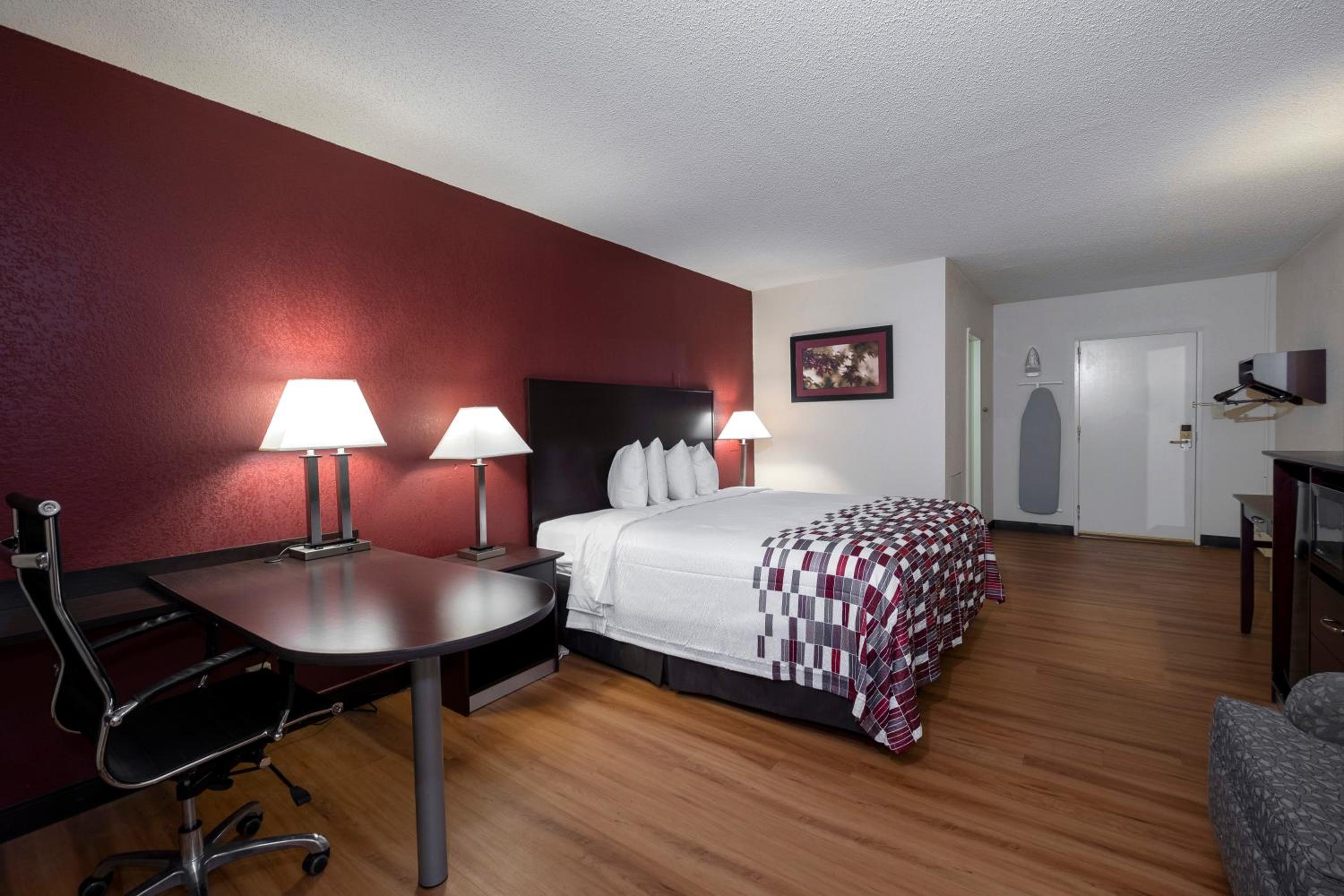  Superior King Room Smoke Free photo 1