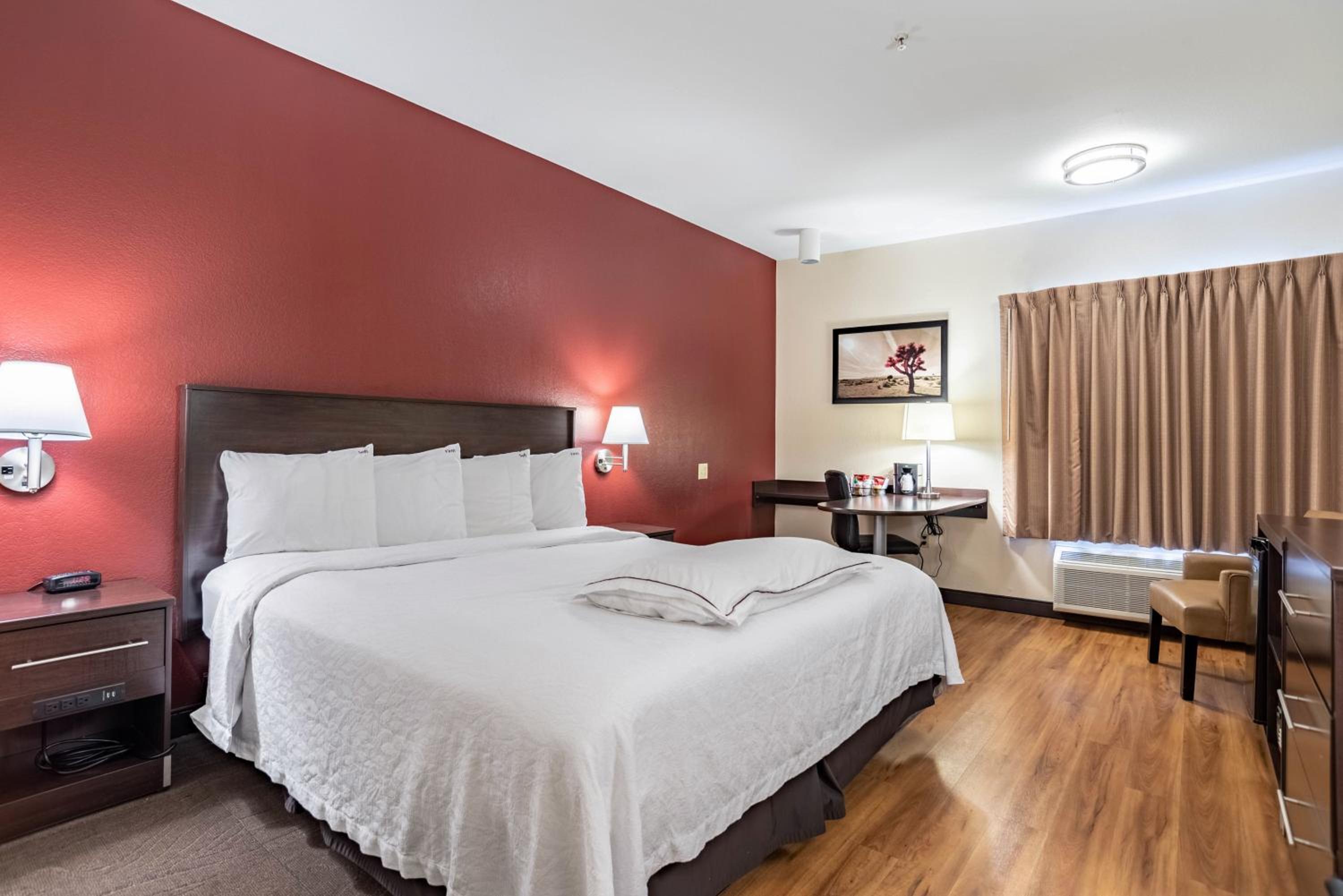 Premium King Room Smoke Free (Upgraded Bedding and Snack Box) - Photo 1