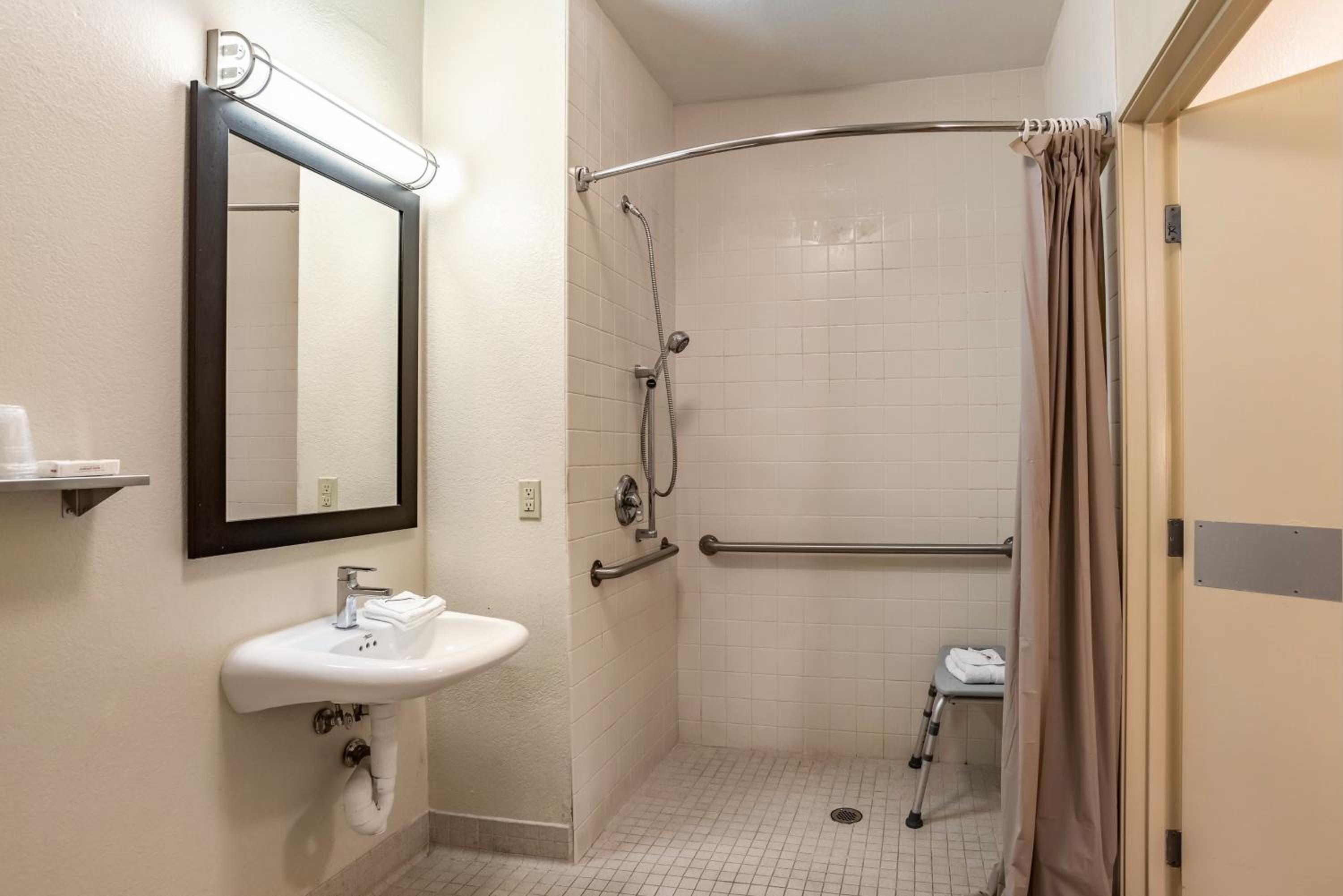 Standard Room with Two Double Beds Disability Access Roll-In Shower Smoke Free - Photo 2
