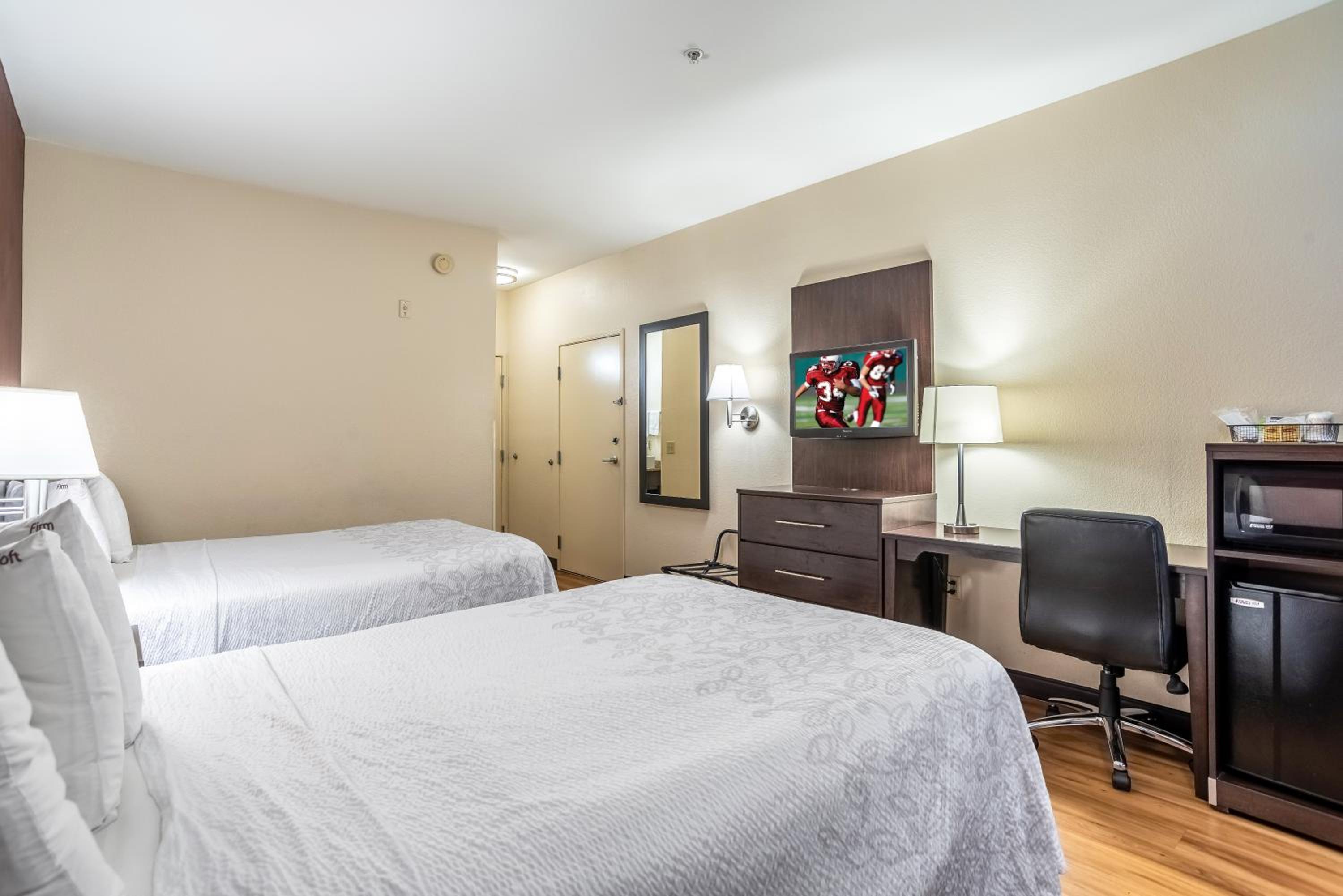 Deluxe Room with Two Double Beds Smoke Free - Photo 2
