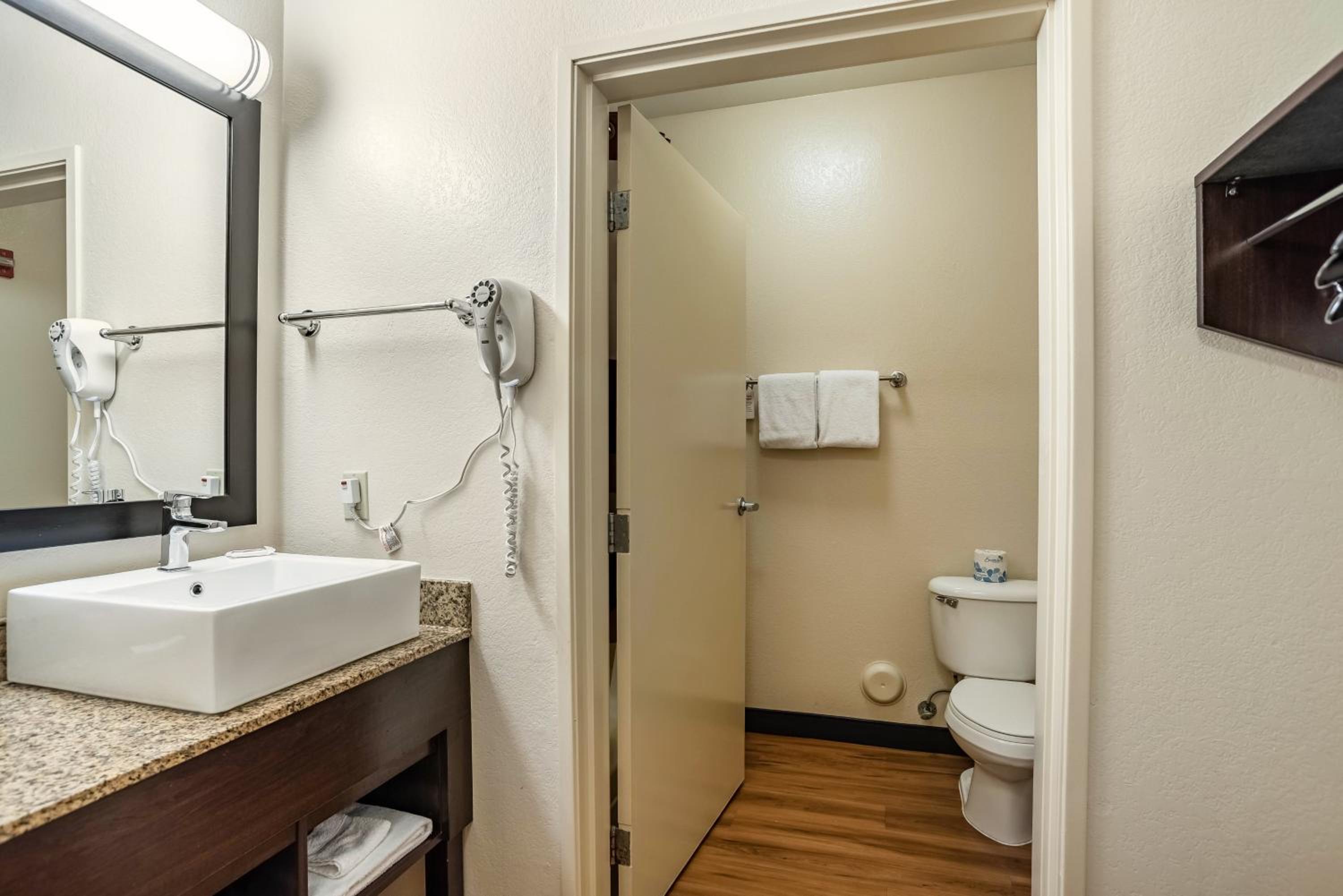 Superior King Room Smoke Free - Photo 8