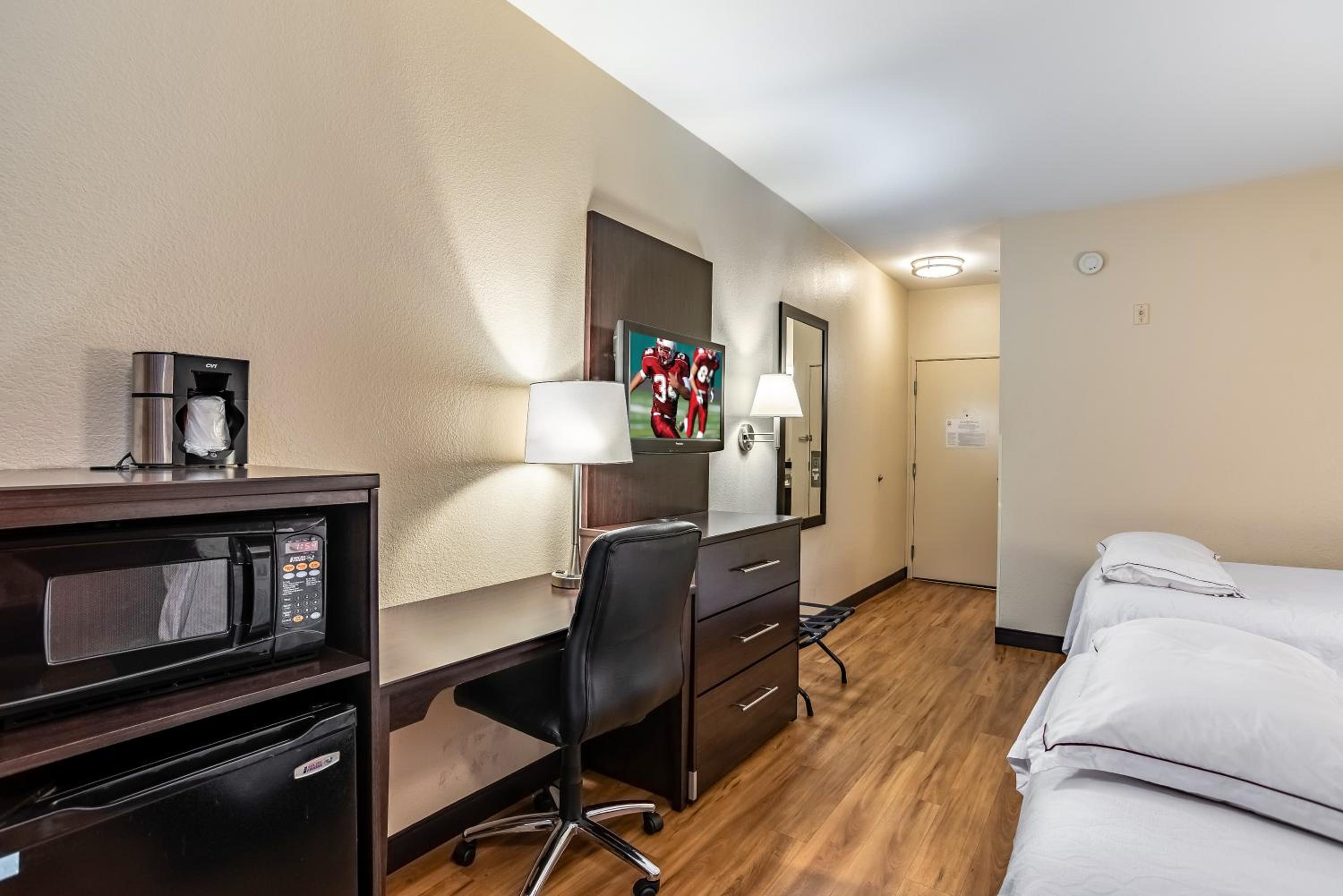 Premium Room with Two Double Beds Smoke Free (Upgraded Bedding and Snack Box) - Photo 4