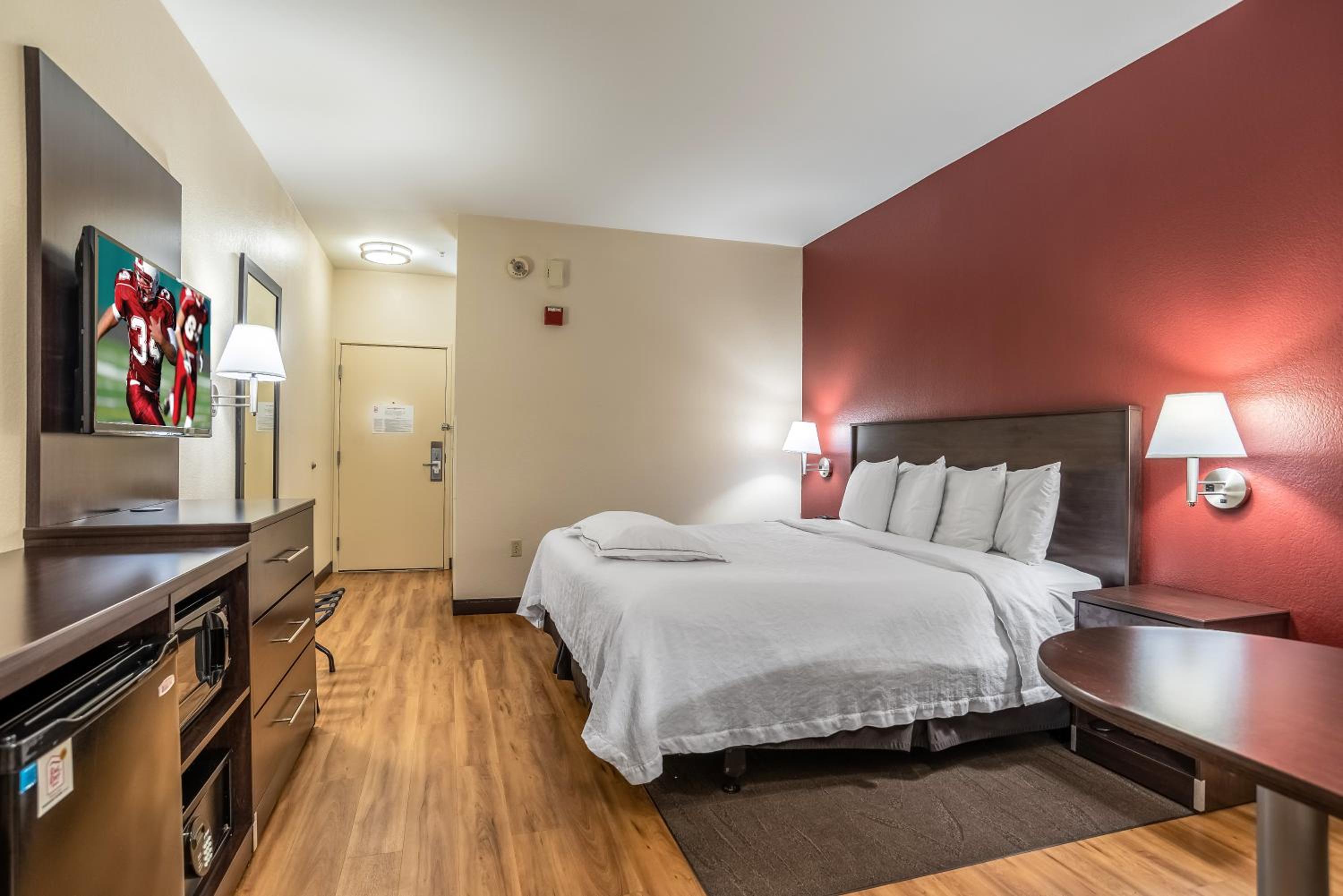 Premium King Room Smoke Free (Upgraded Bedding and Snack Box) - Photo 5