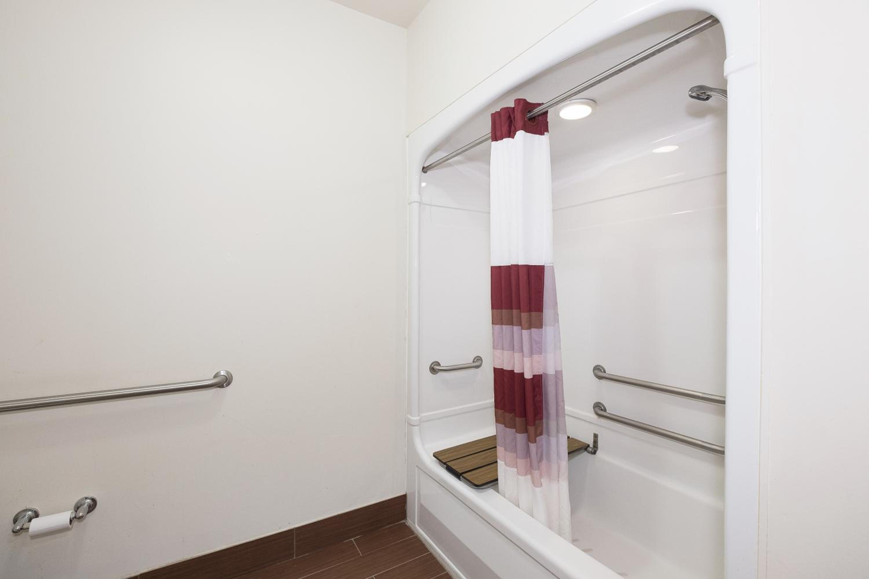 Deluxe Room with Two Double Beds Disability Access Non-Smoking photo 3