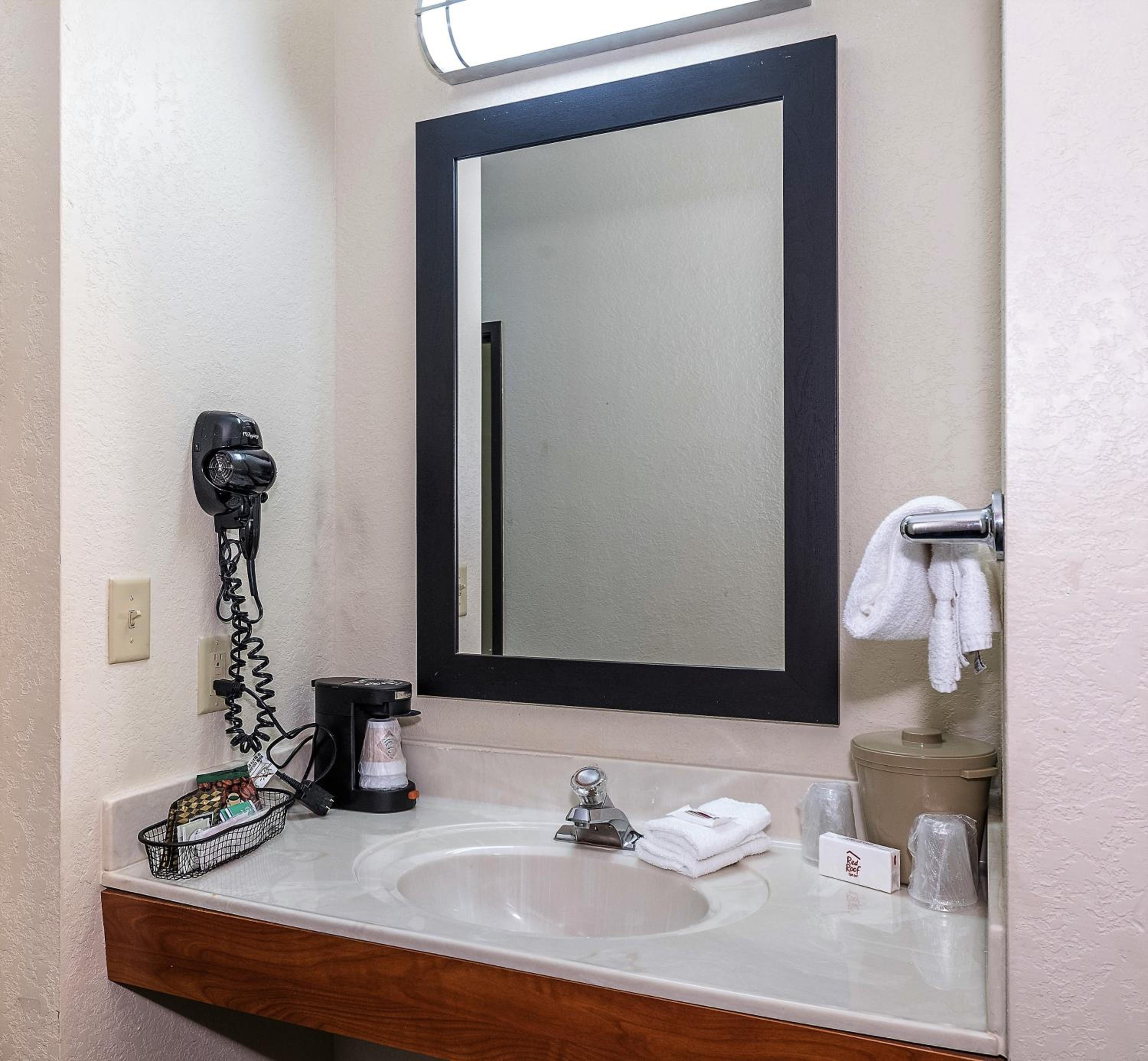 Deluxe King Room Non-Smoking photo 3