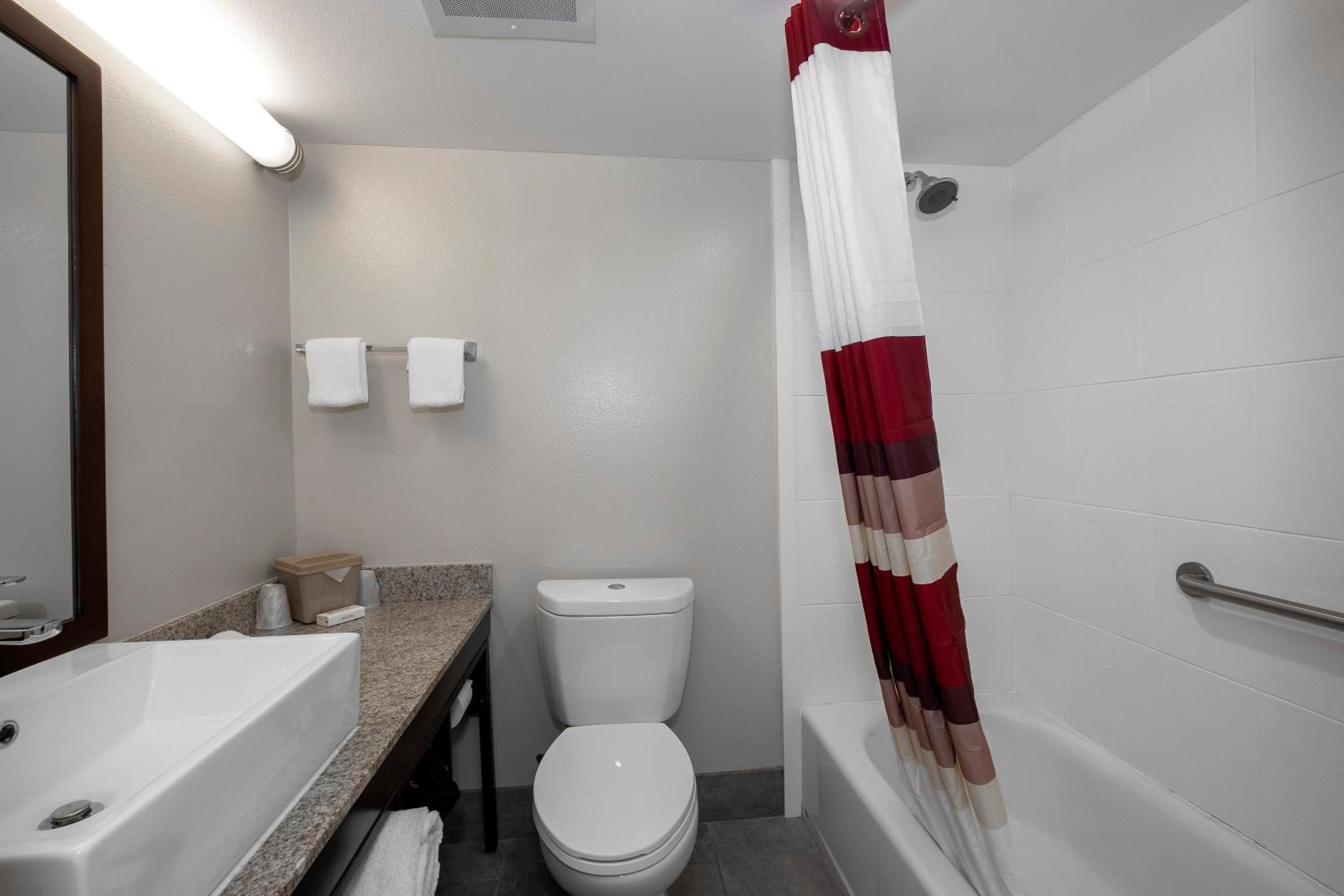 Deluxe Room with Two Queen Beds Disability Access Smoke Free - Photo 3