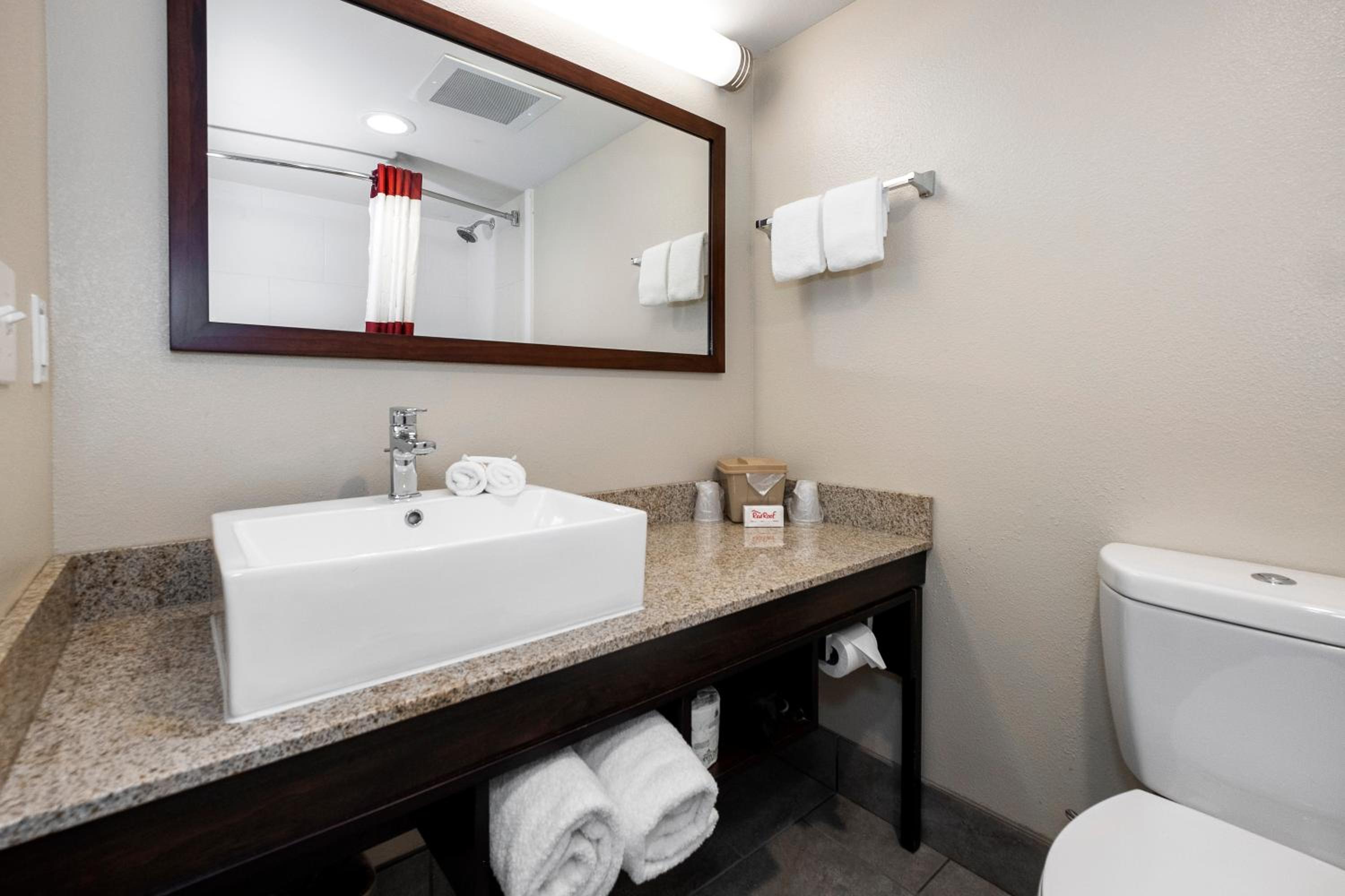 Deluxe Room with Two Queen Beds Smoke Free - Photo 6