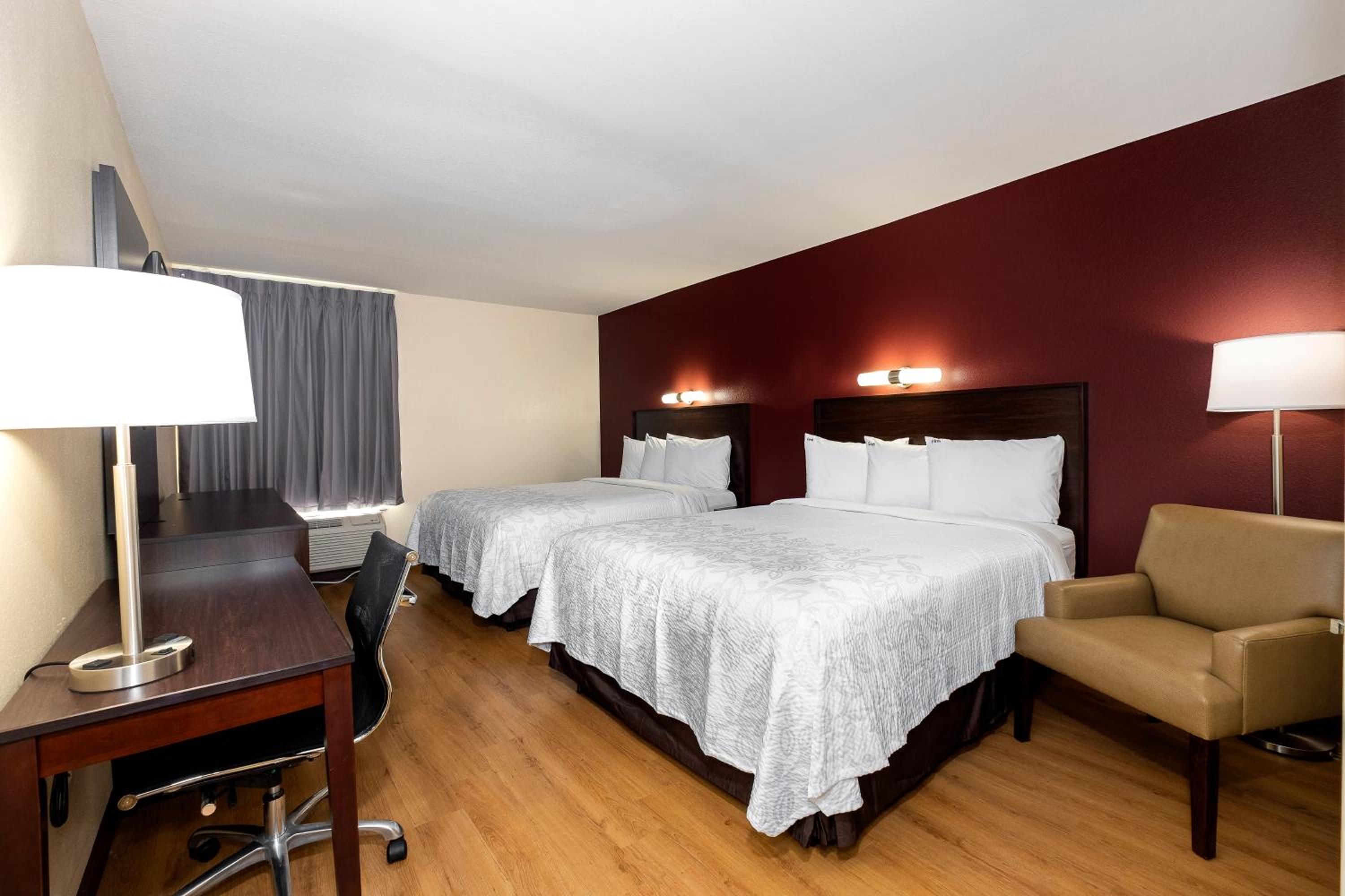 Deluxe Room with Two Queen Beds Disability Access Smoke Free - Photo 2