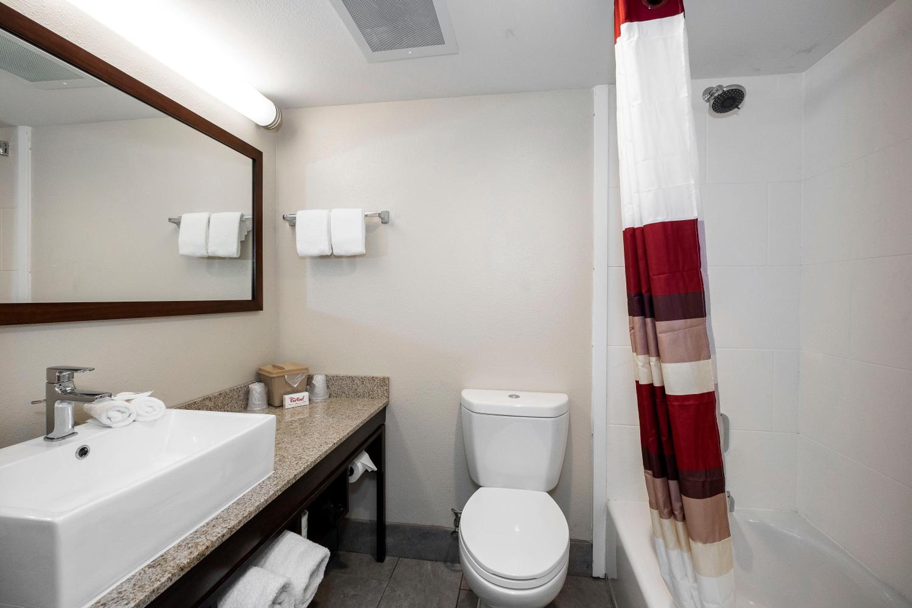 Deluxe Room with Two Queen Beds Smoke Free - Photo 7