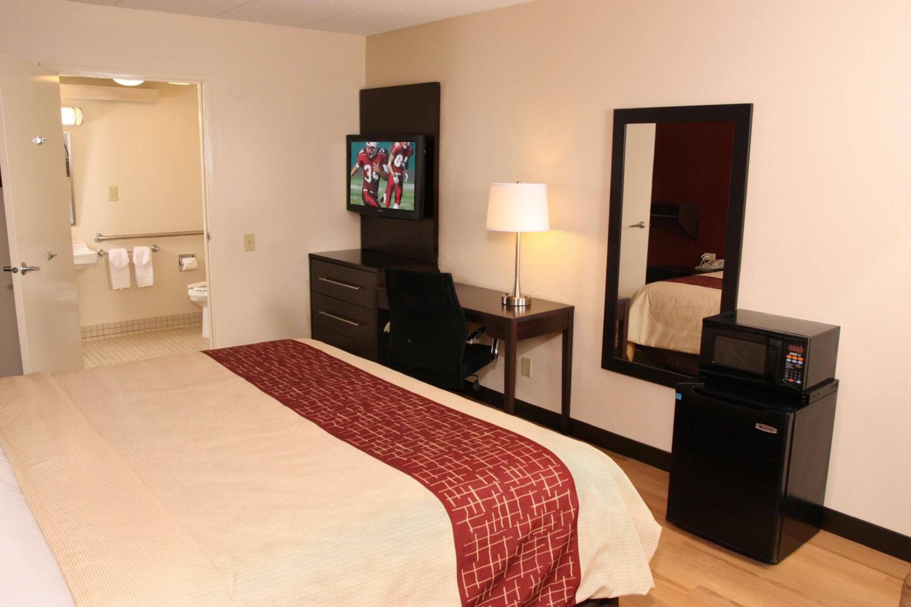Standard King Room Disability Access Smoke Free - Photo 4