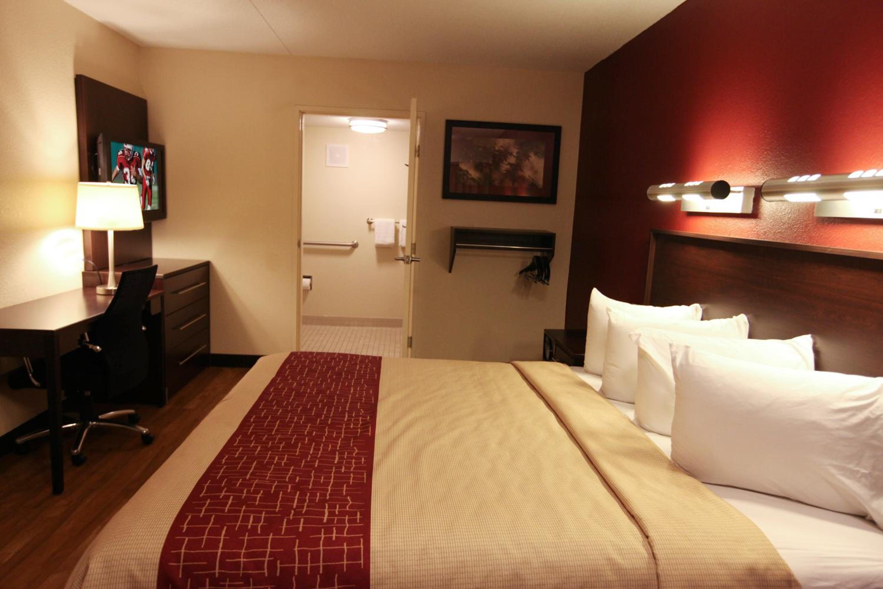 Standard King Room Disability Access Smoke Free - Photo 1