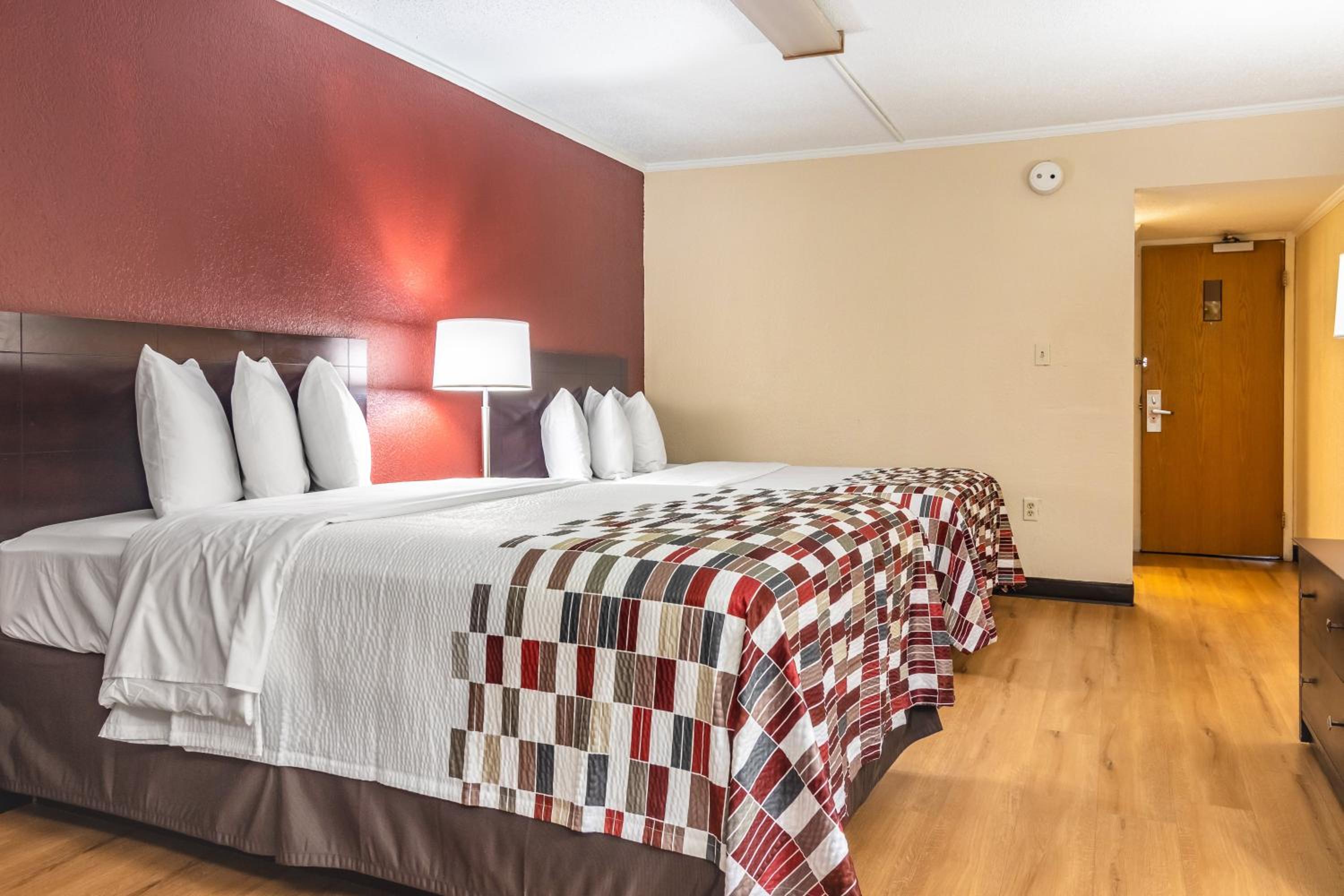 Deluxe Room with Two Double Beds Non-Smoking - Photo 3