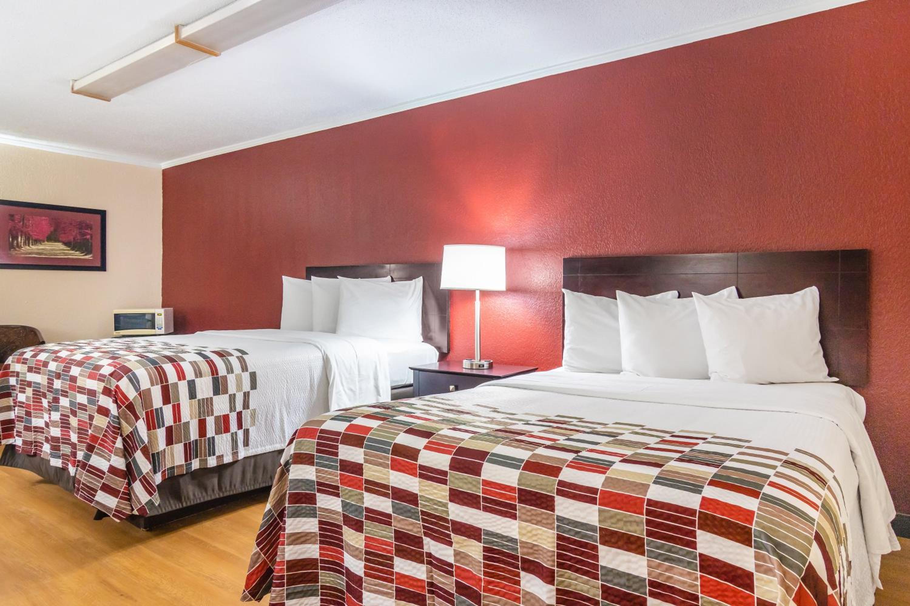 Deluxe Room with Two Double Beds Non-Smoking - Photo 4