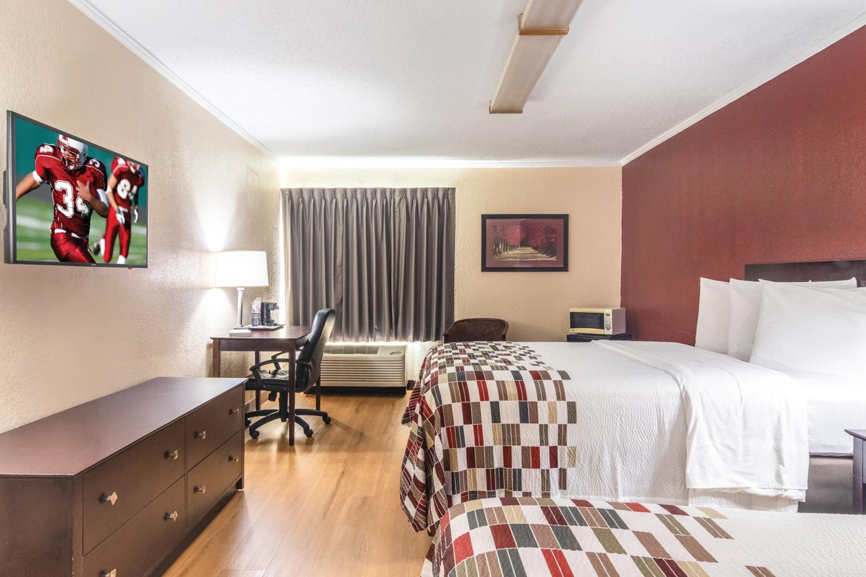 Deluxe Room with Two Double Beds Non-Smoking - Photo 1