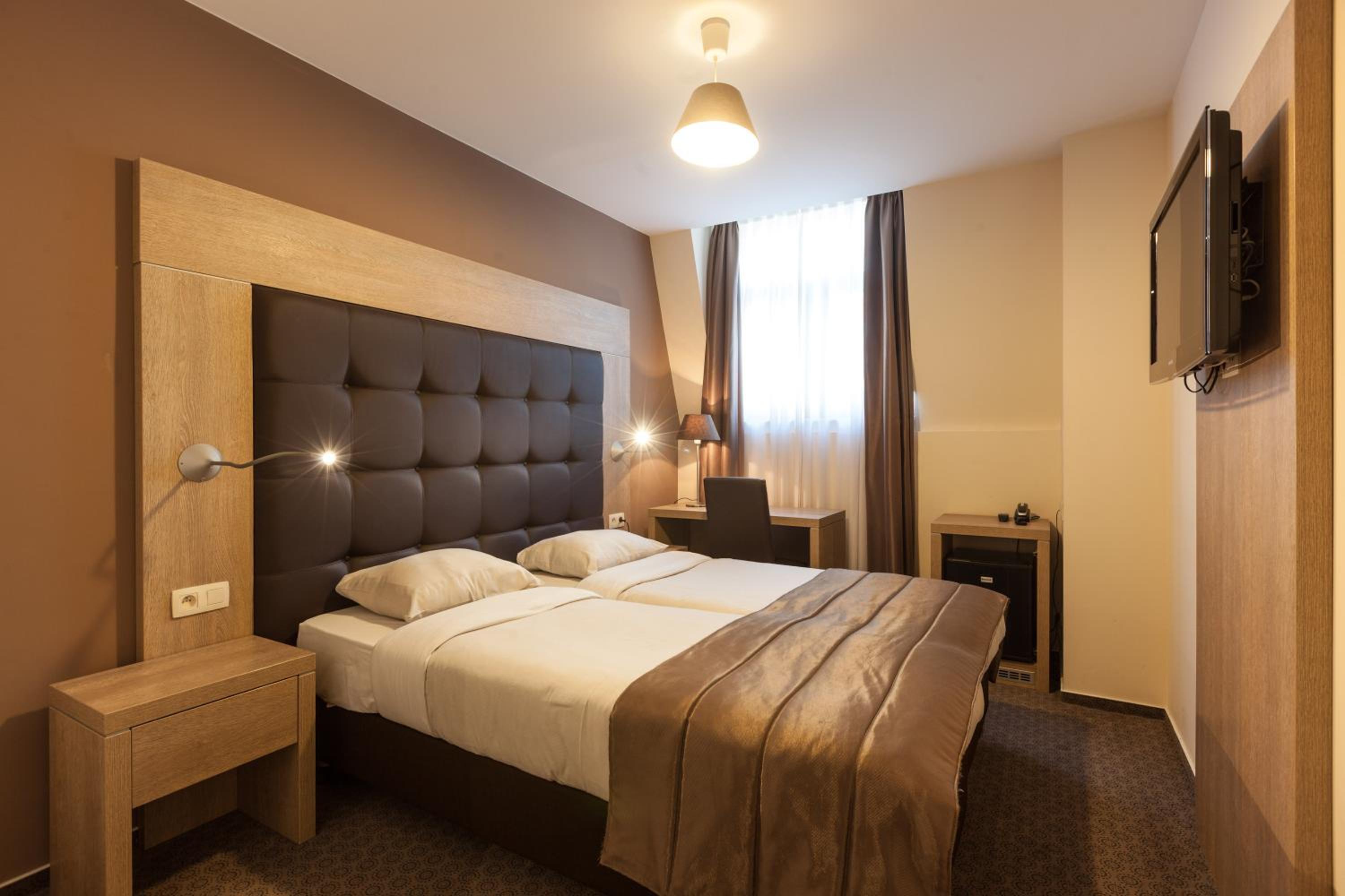Double Room - Photo 3