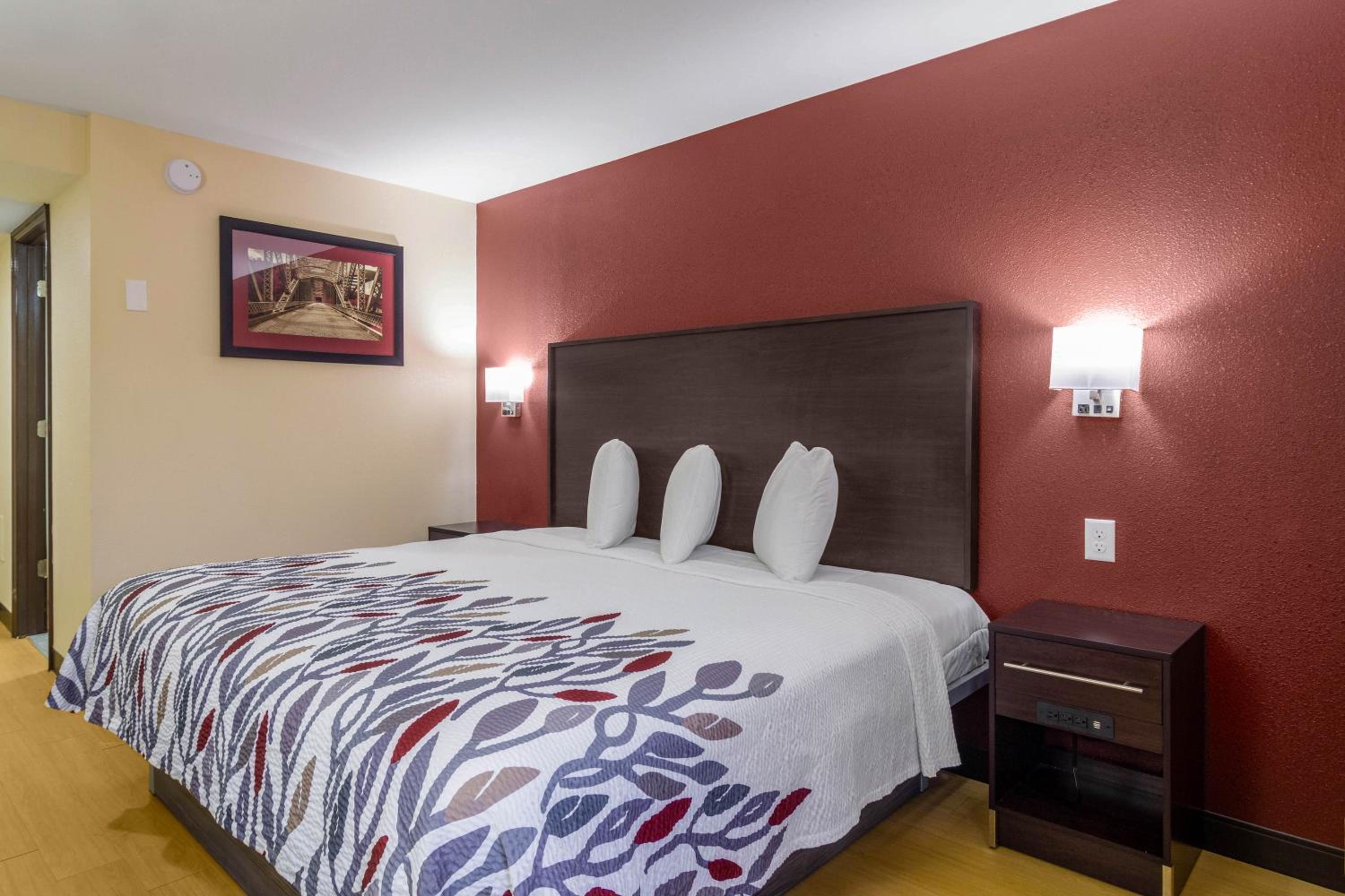 Standard King Room - Non-Smoking  - Photo 3