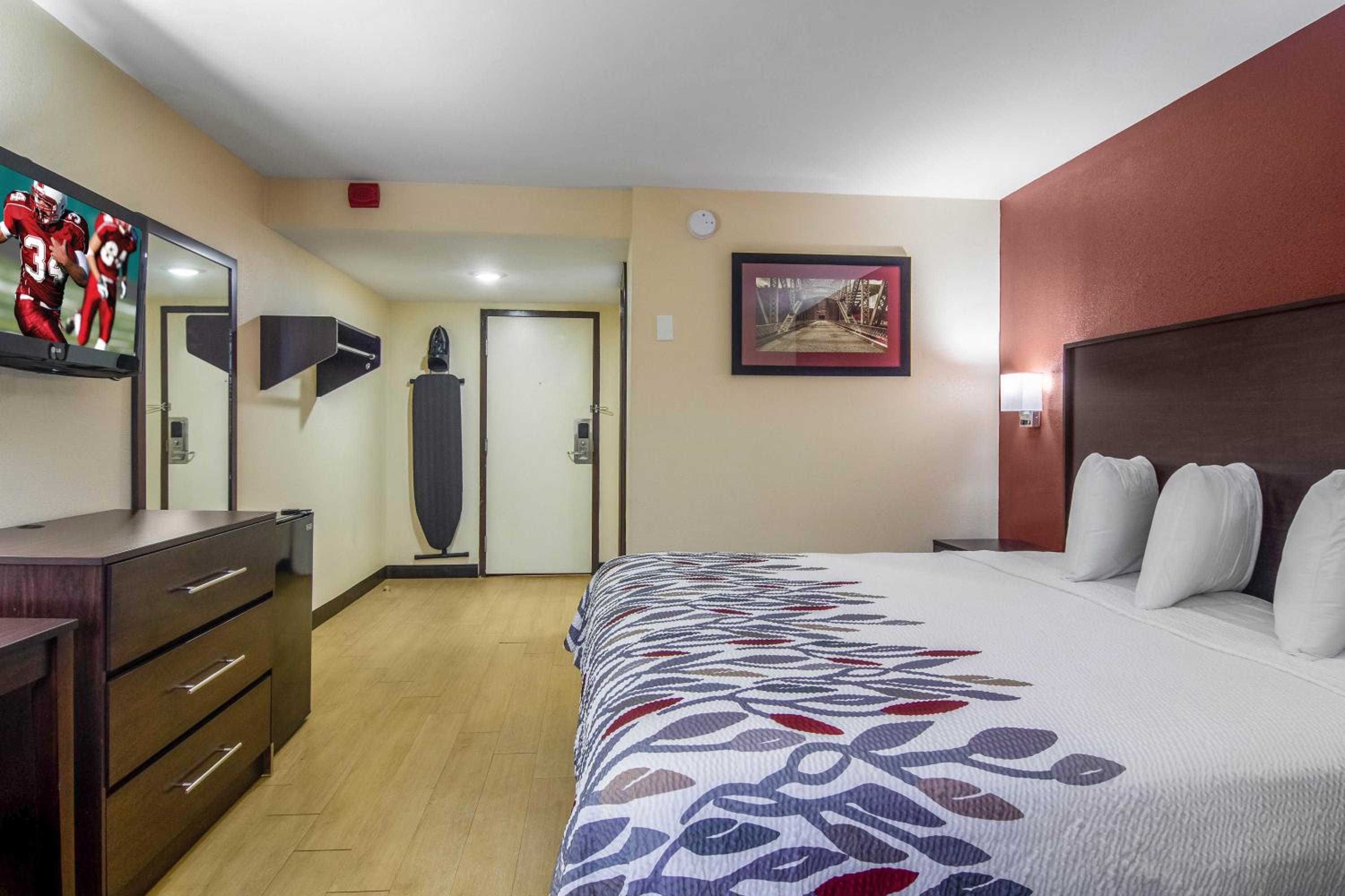 Standard King Room - Non-Smoking  - Photo 2