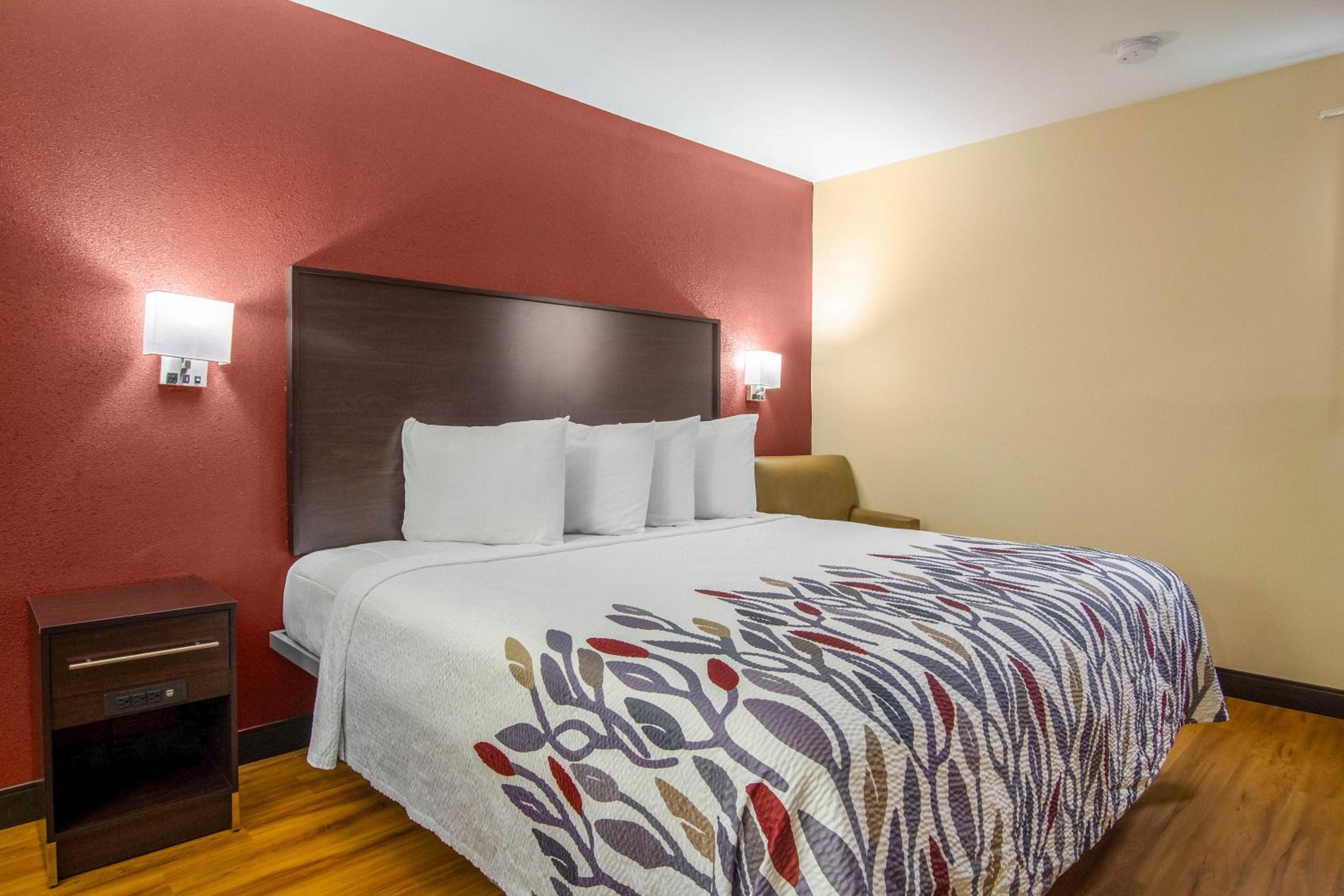 Superior King Room - Non-Smoking - Photo 6