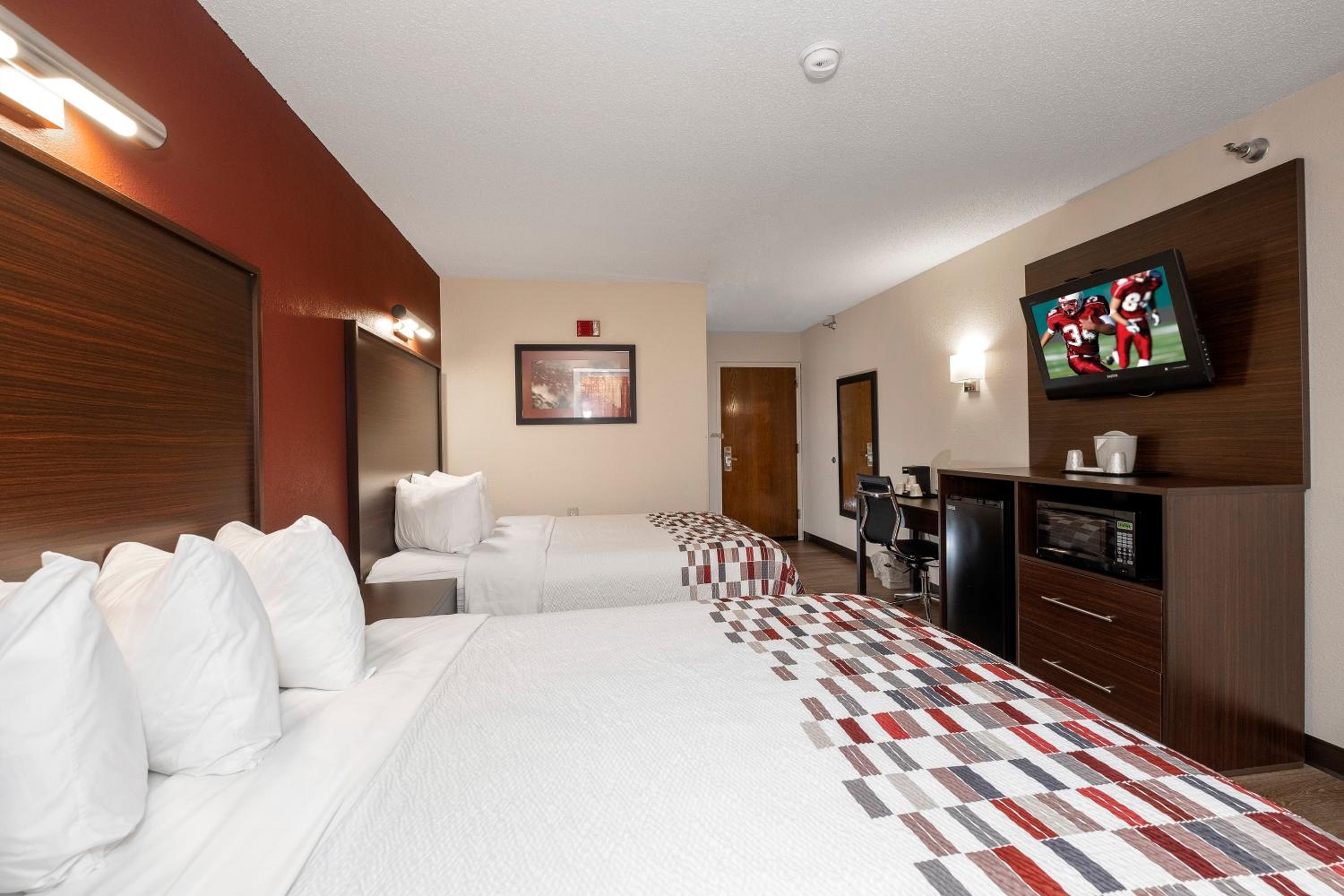 Deluxe Queen Room with Two Double Beds Non-Smoking - Photo 1