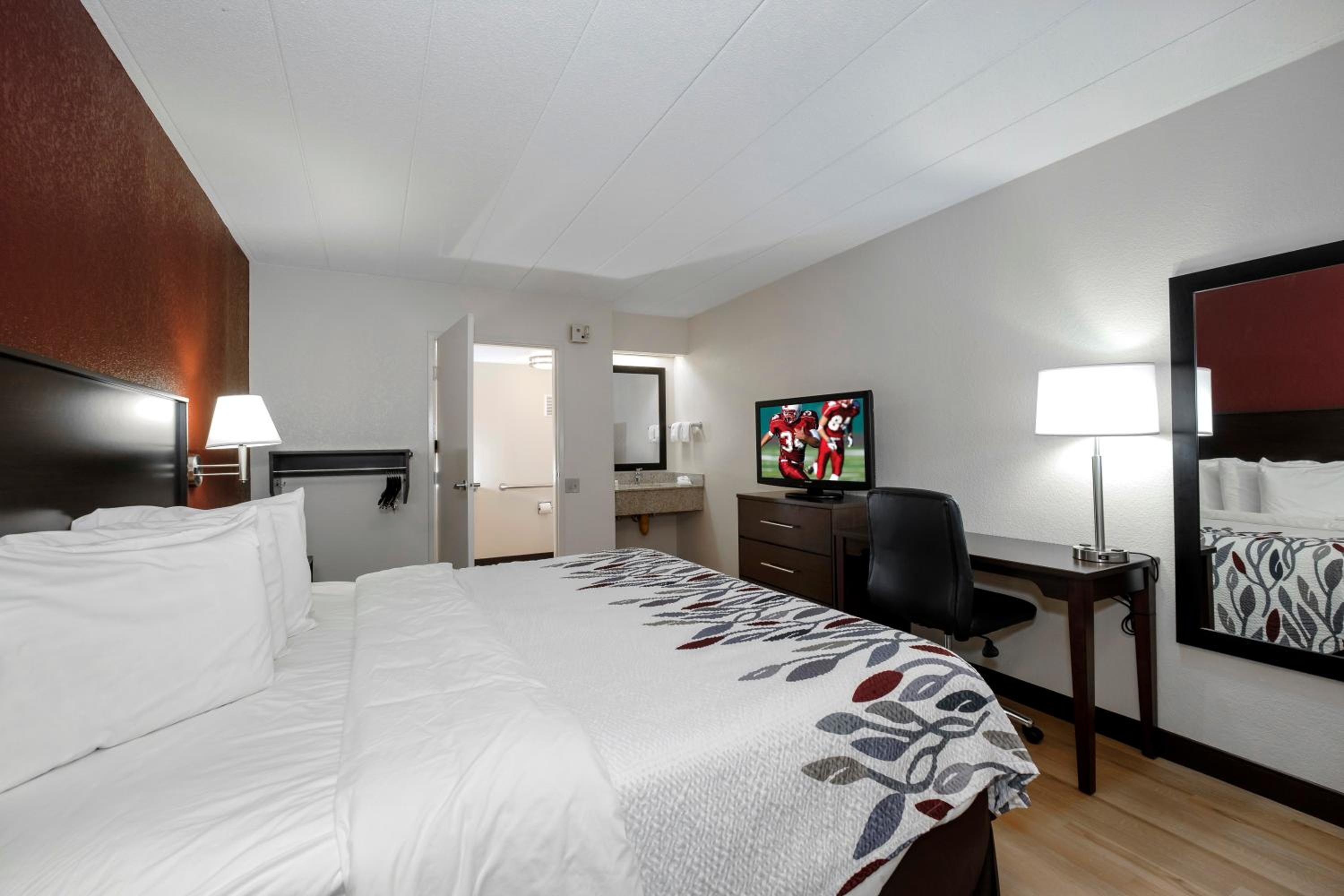 Standard Room with One Double Bed Disability Access Smoke Free - Photo 2