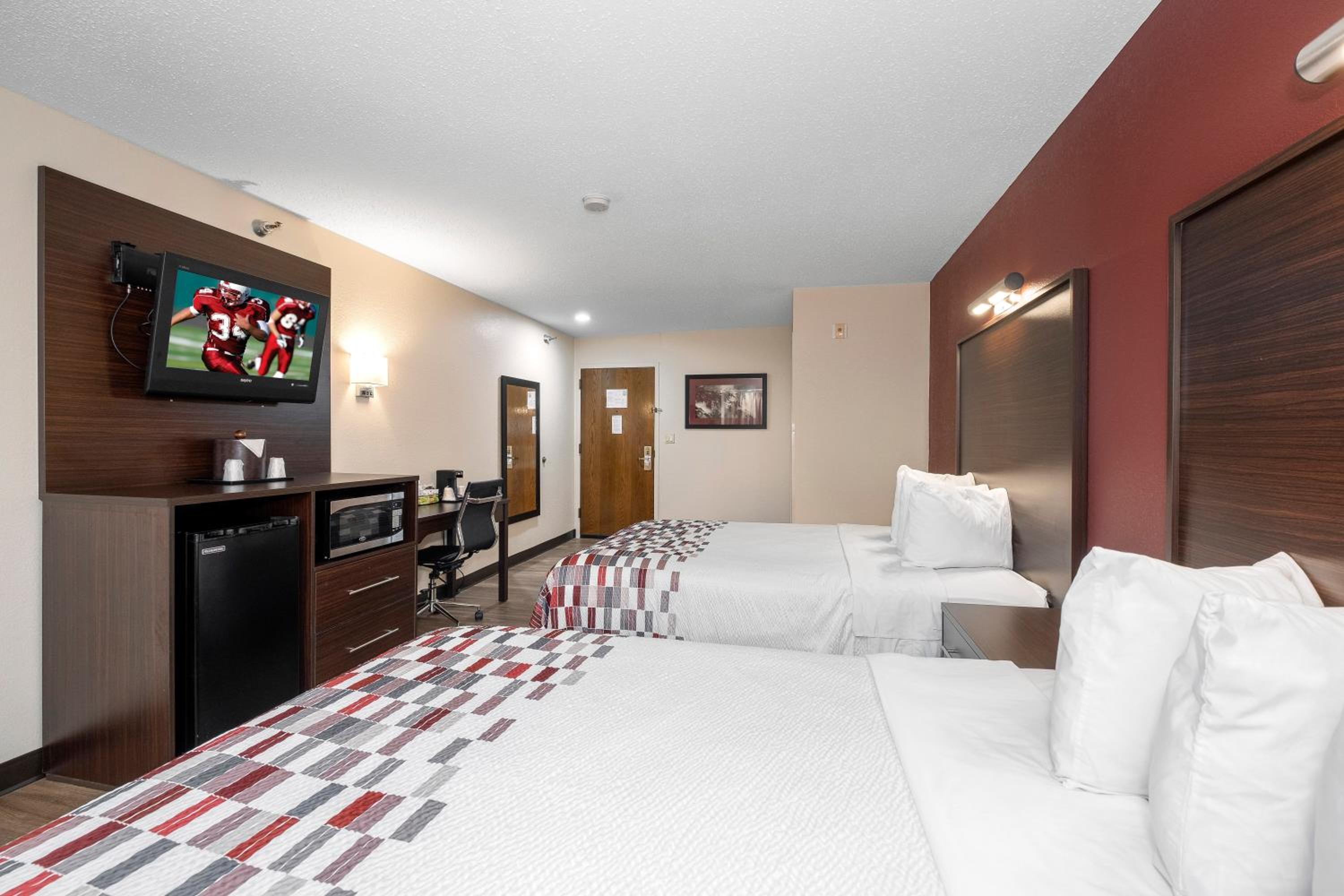 Deluxe Queen Room with Two Queen Beds Disability Access Non-Smoking - Photo 4
