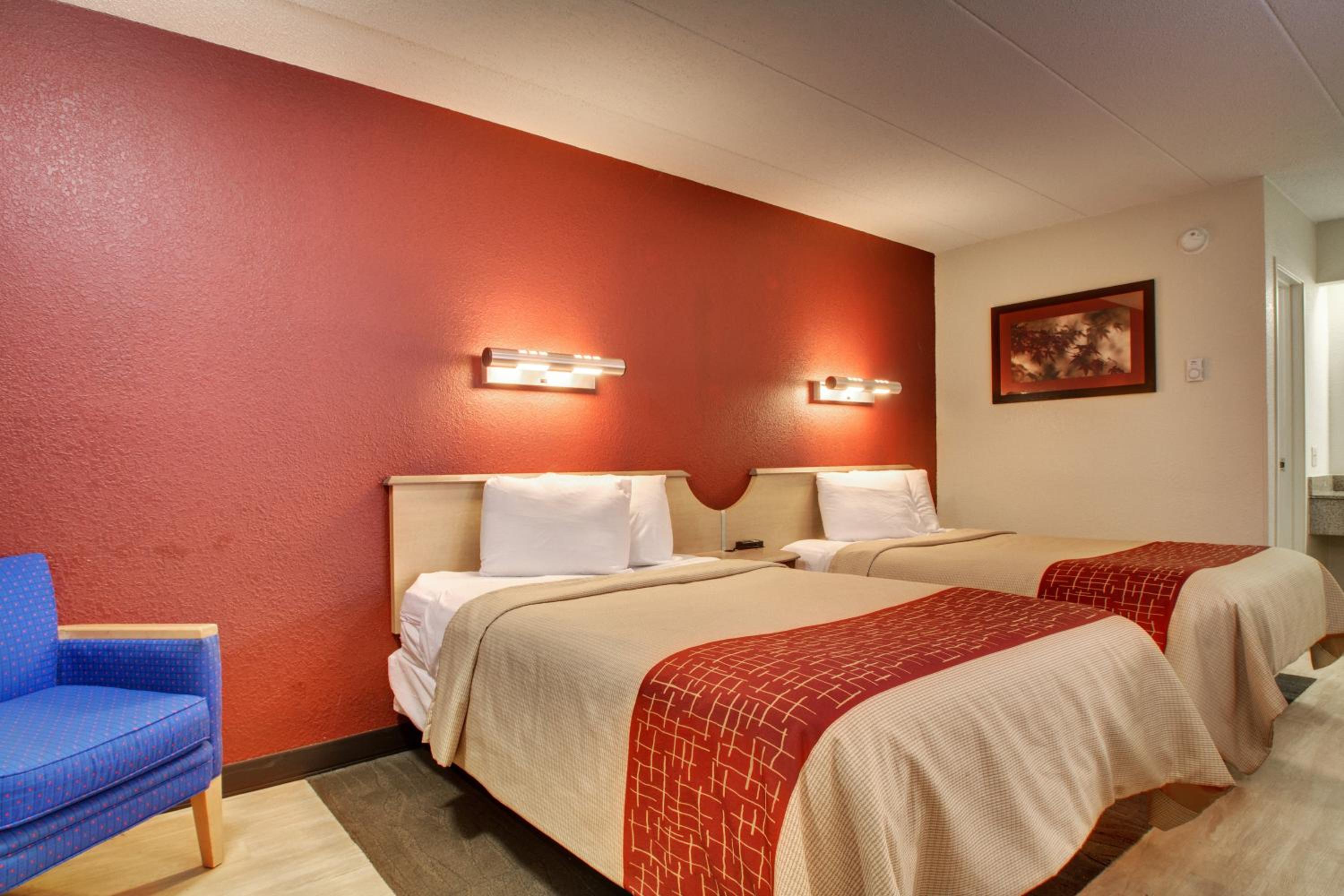 Standard Room with Two Double Beds Smoke Free - Photo 3