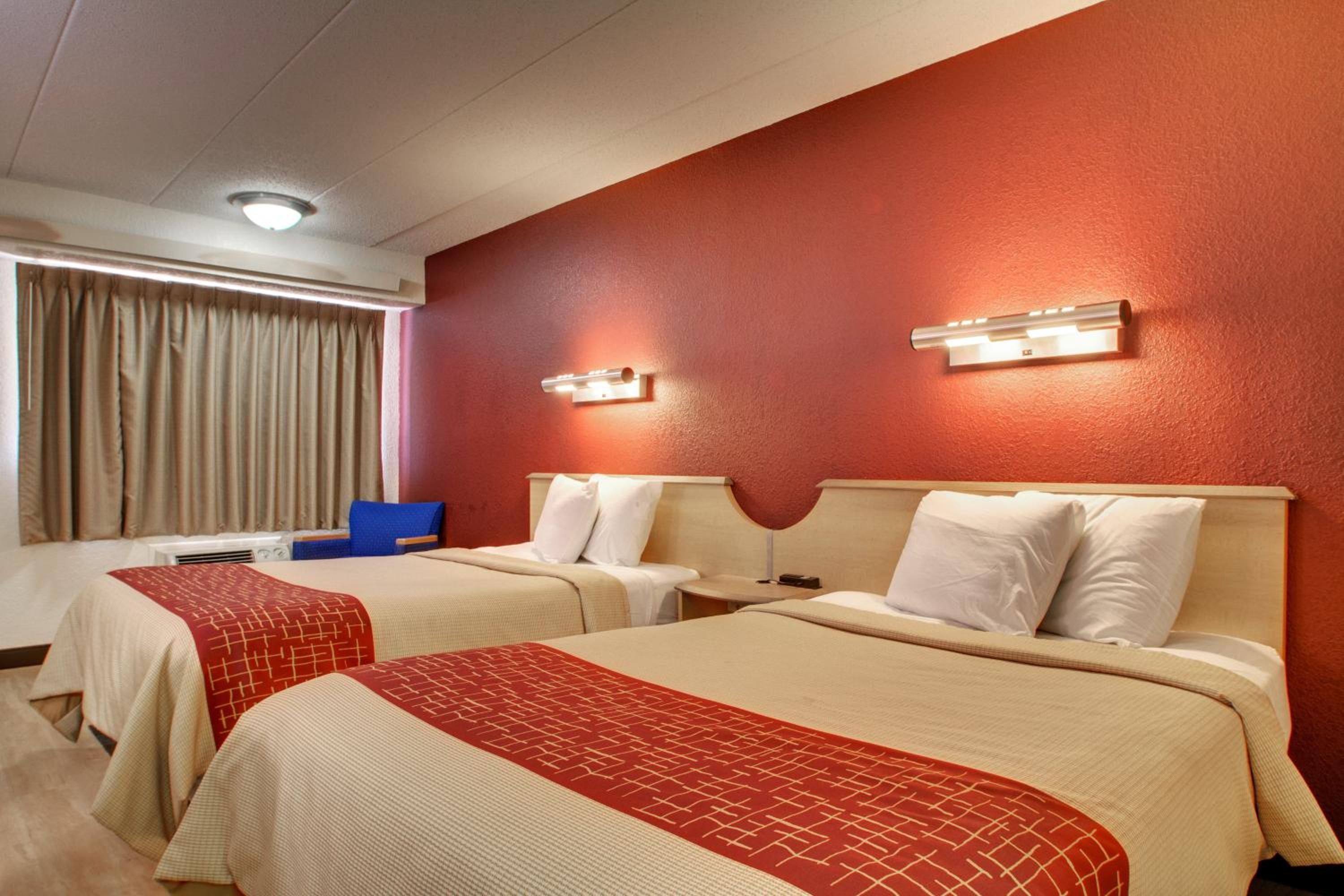 Standard Room with Two Double Beds Smoke Free - Photo 2