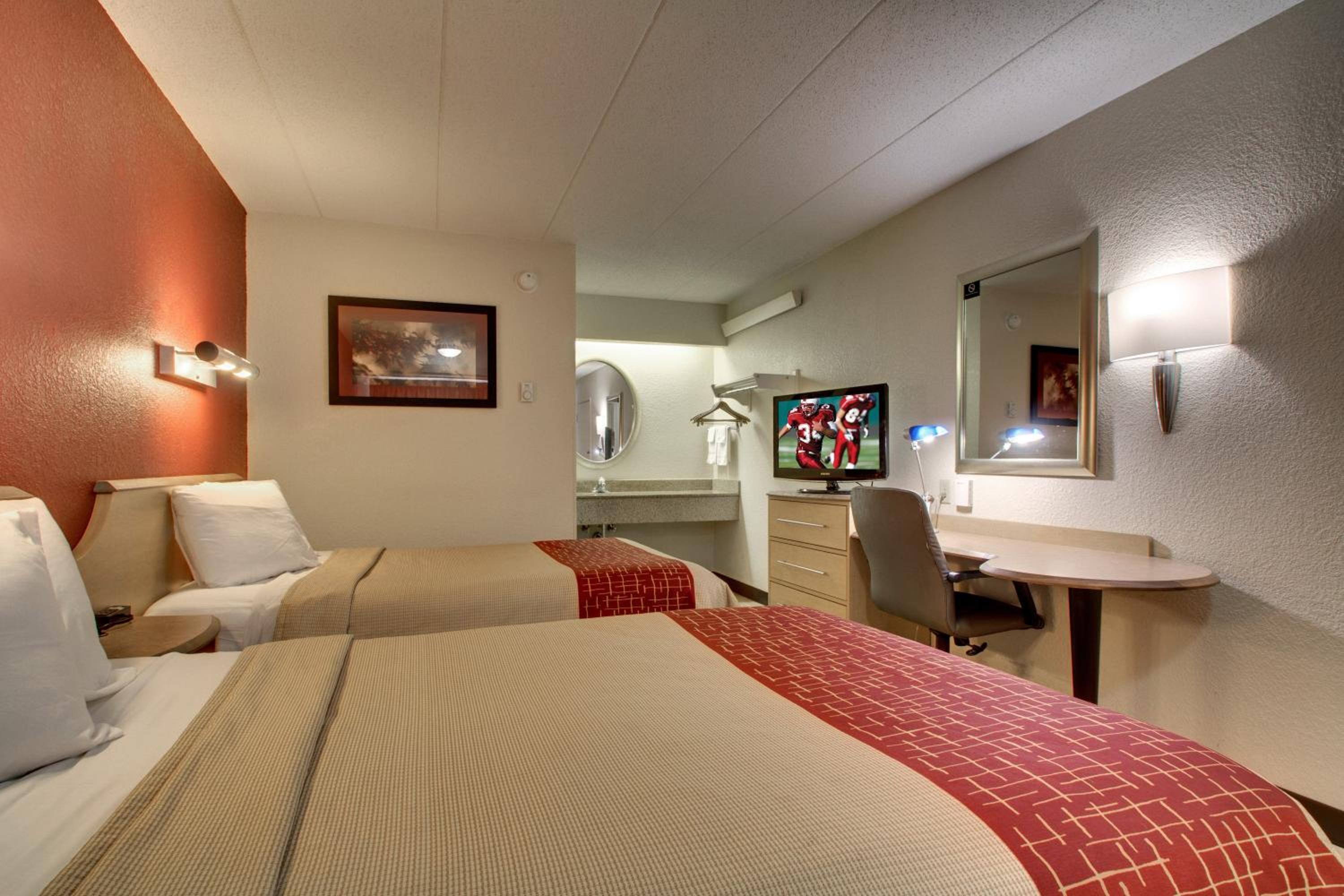 Standard Room with Two Double Beds Smoke Free - Photo 5