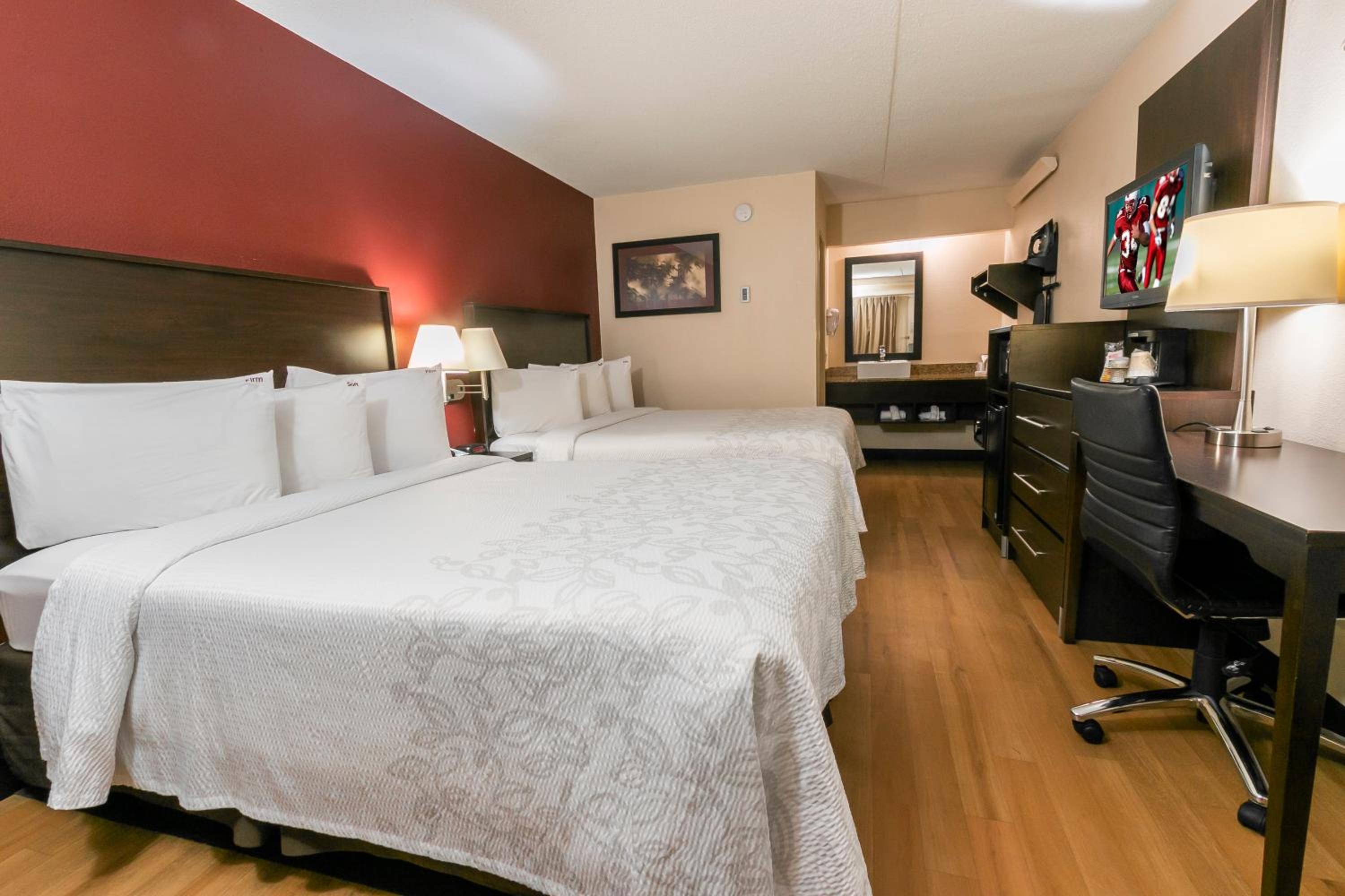 Deluxe Room with Two Double Beds Smoke Free photo 1
