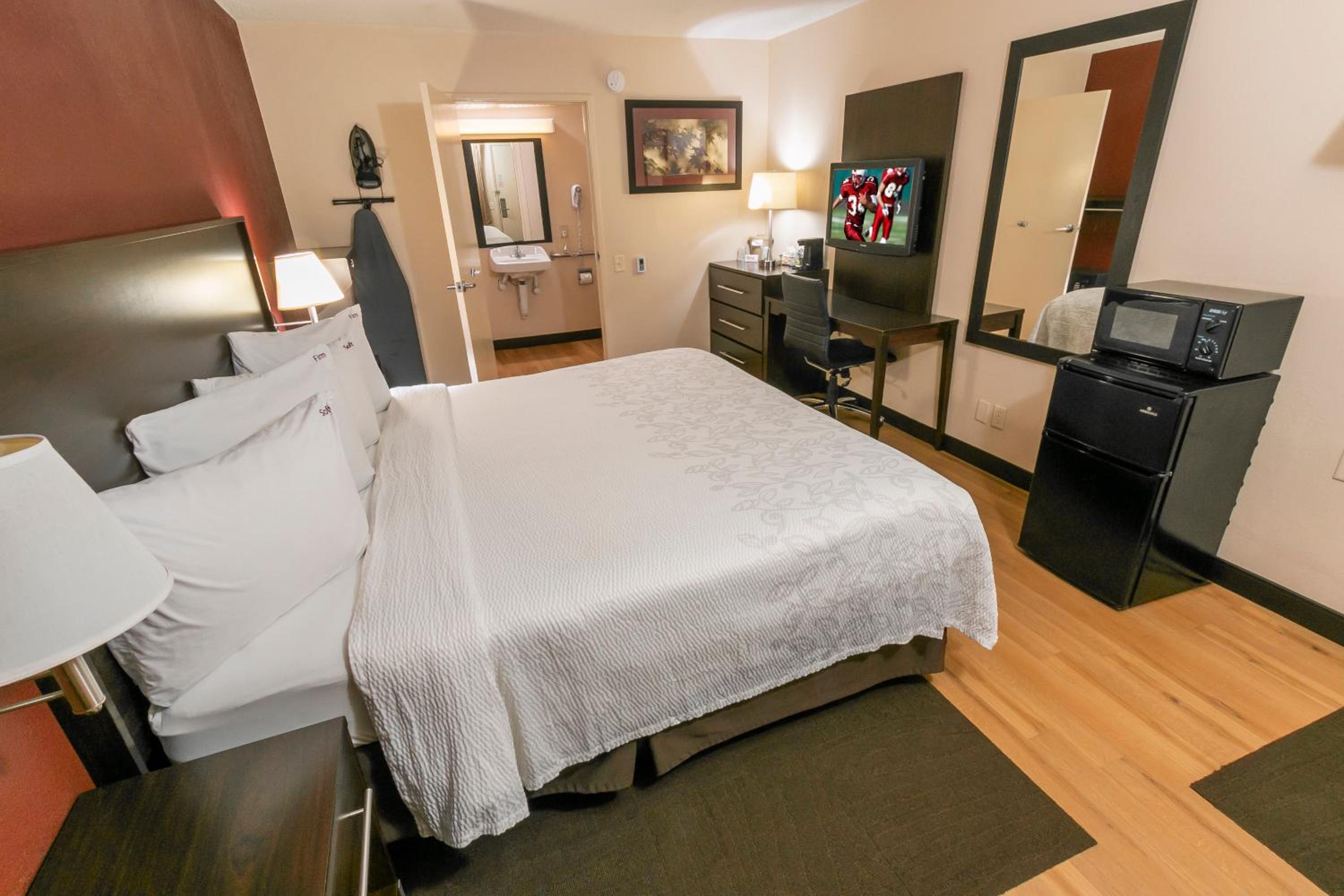  Deluxe King Room Disability Access Smoke Free photo 1