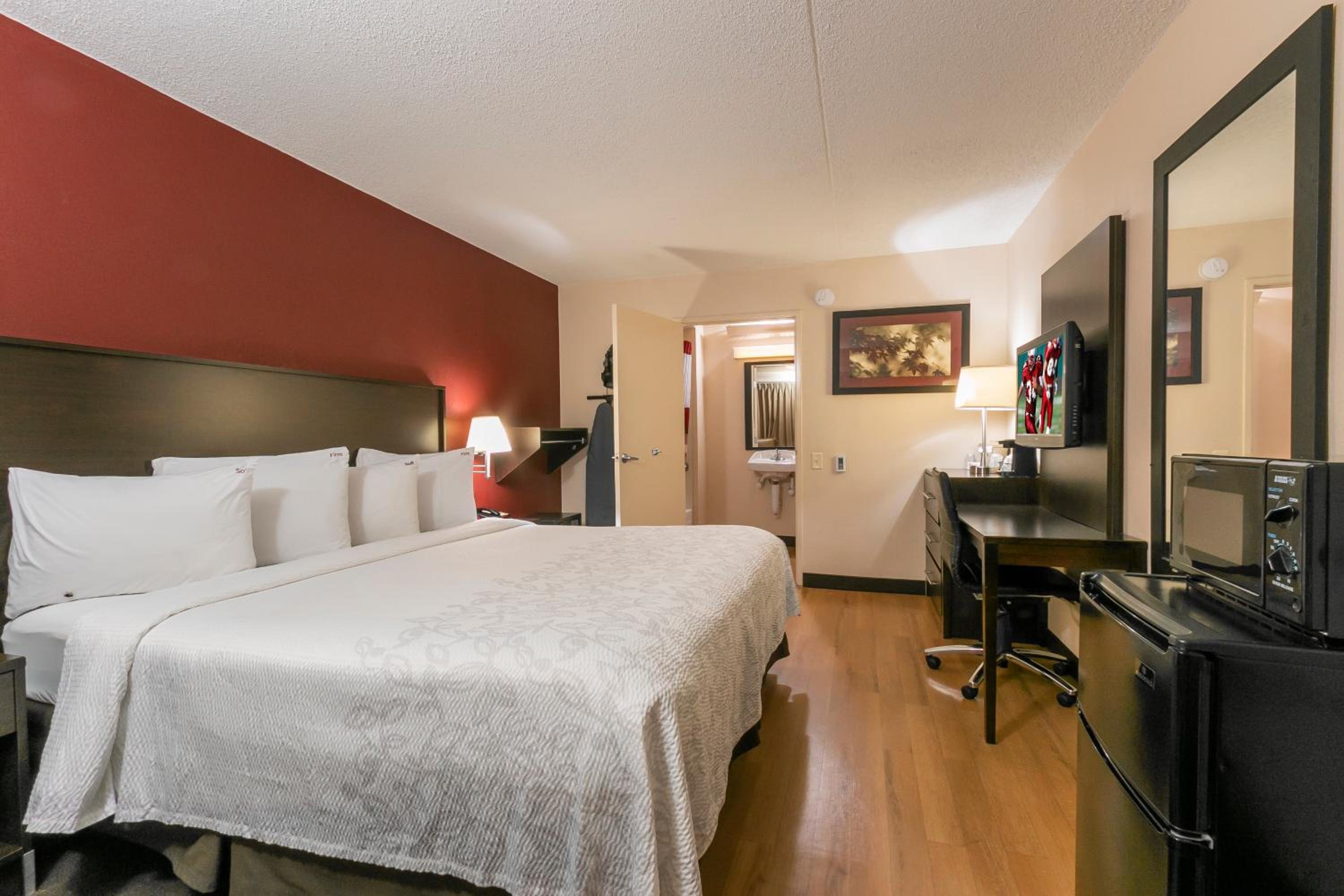  Deluxe King Room Disability Access Smoke Free photo 3