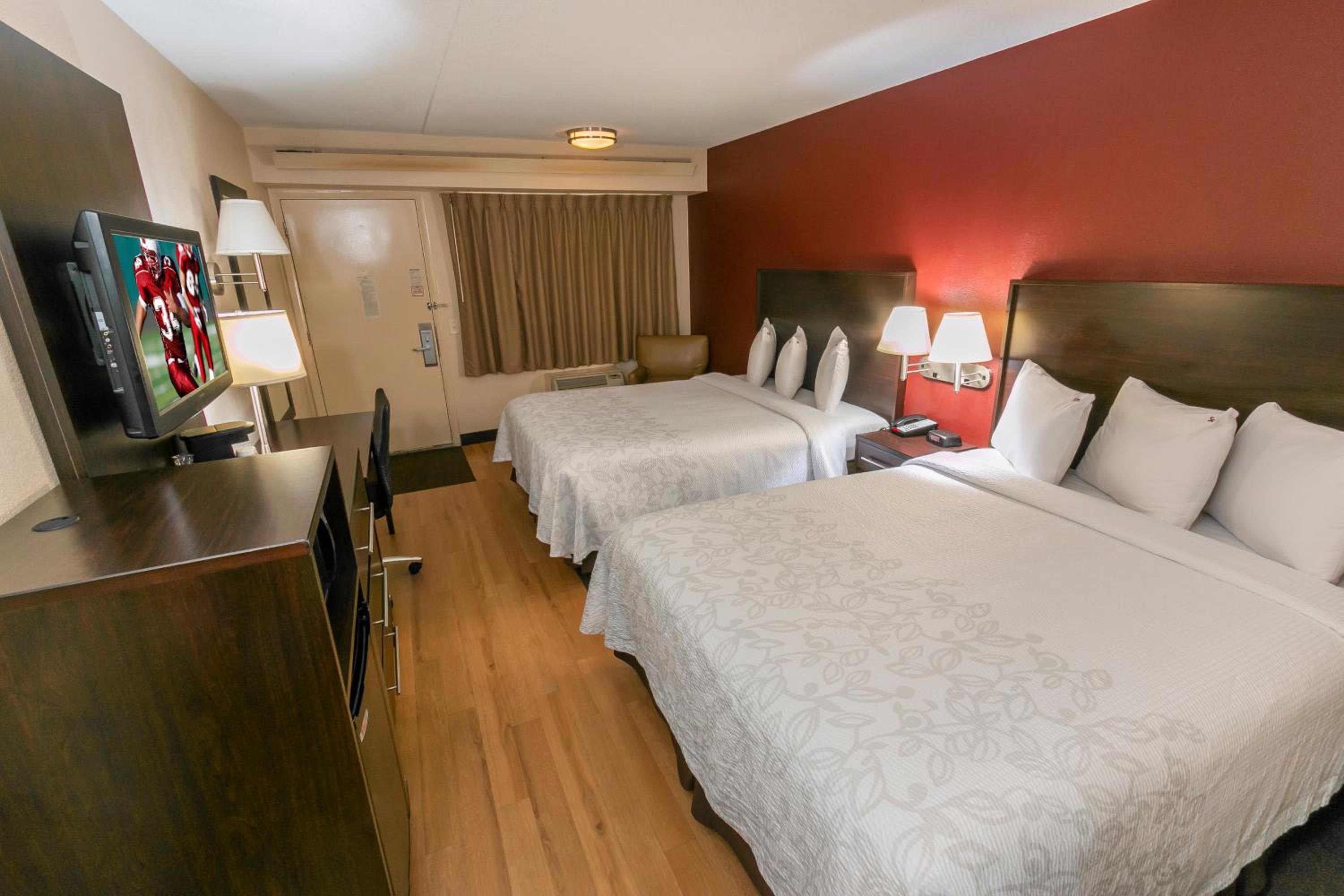 Deluxe Room with Two Double Beds Smoke Free photo 2