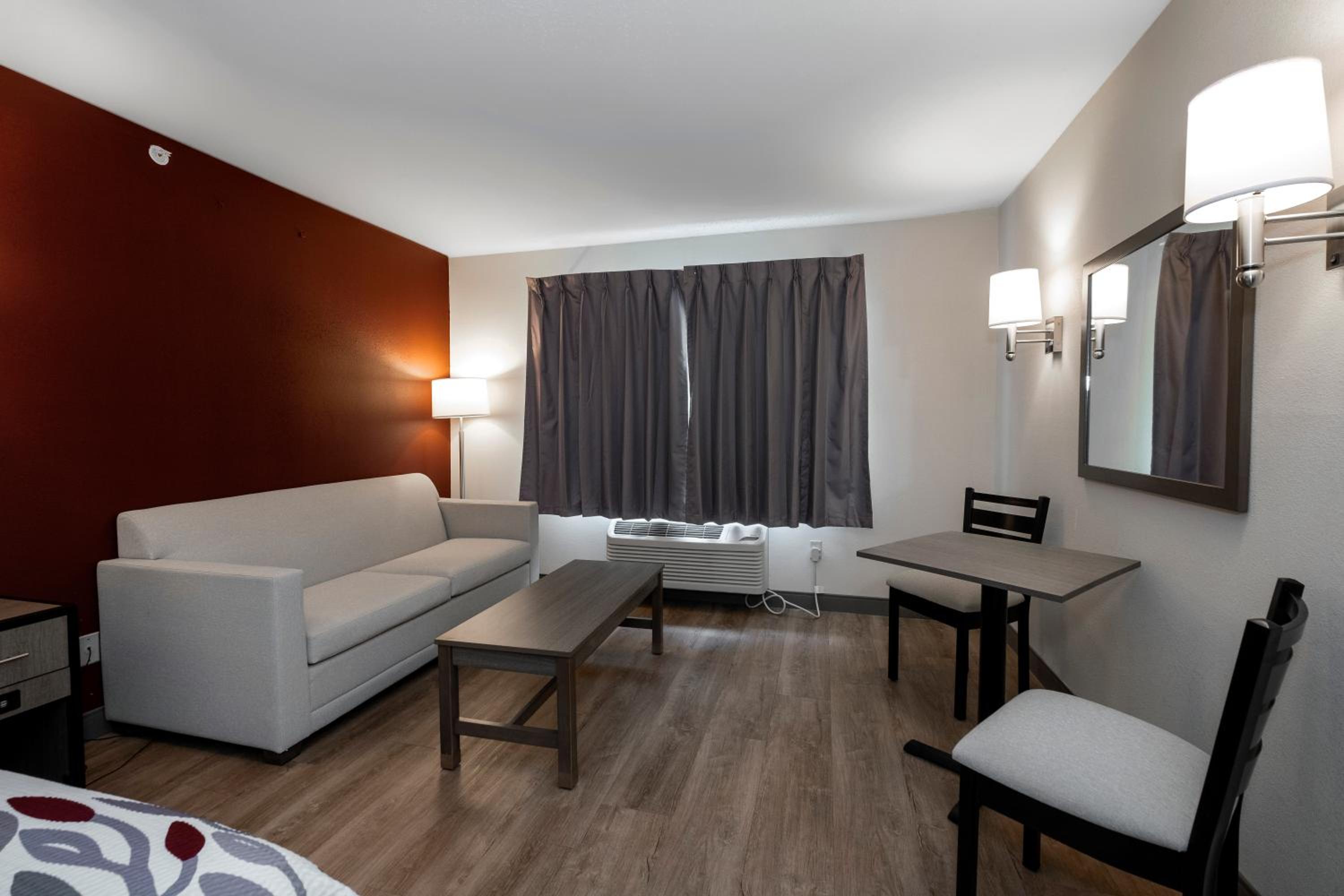 Suite King with Spa Bath Smoke Free - Photo 6