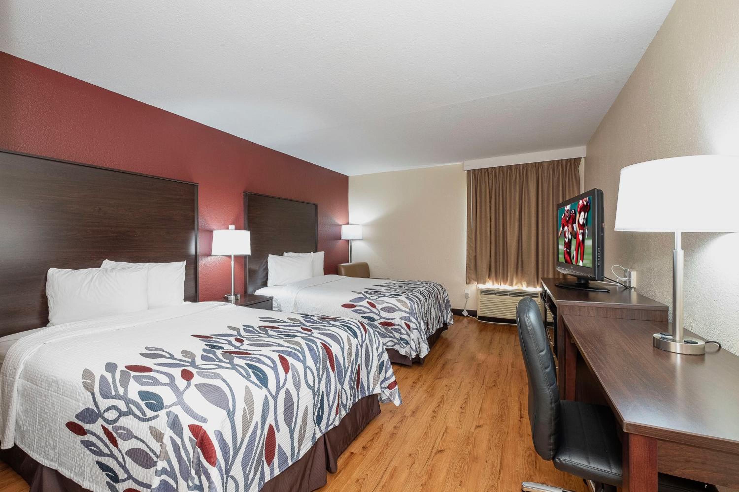 Deluxe Room with Two Double Beds Non-Smoking photo 1