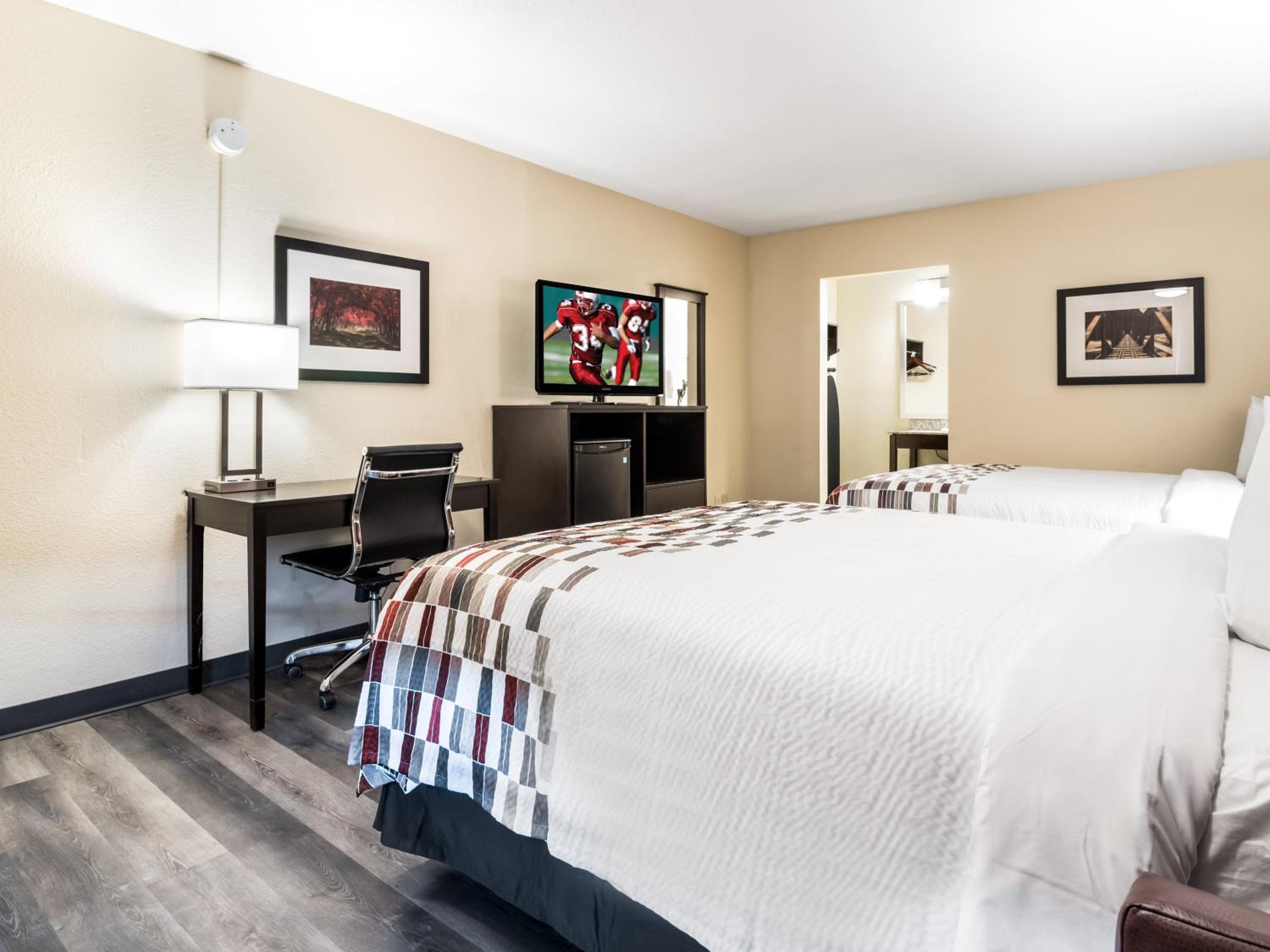 Superior Room with Two Queen Beds Non-Smoking - Photo 7