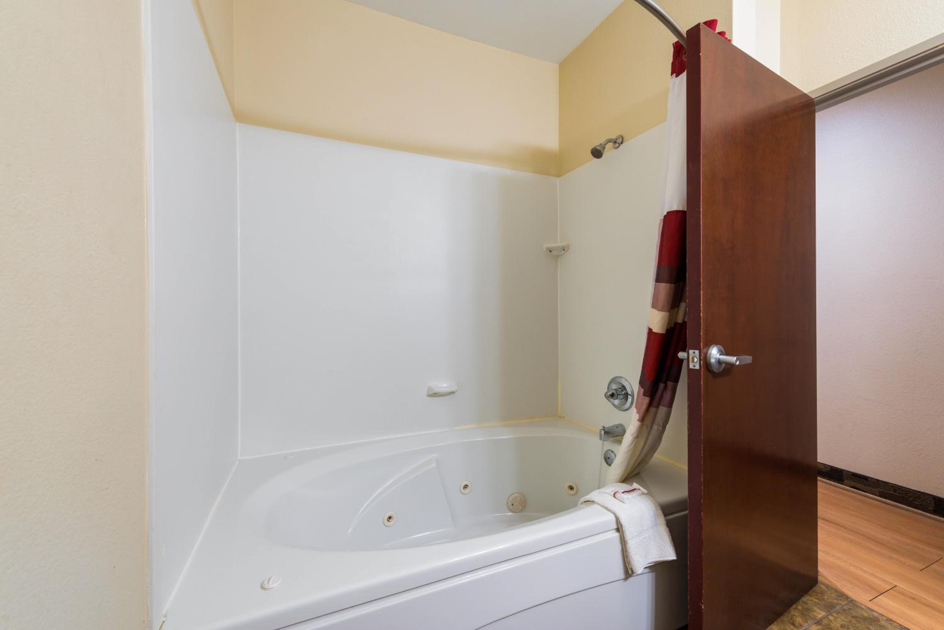 Suite King Room with Spa Bath Non-Smoking photo 2