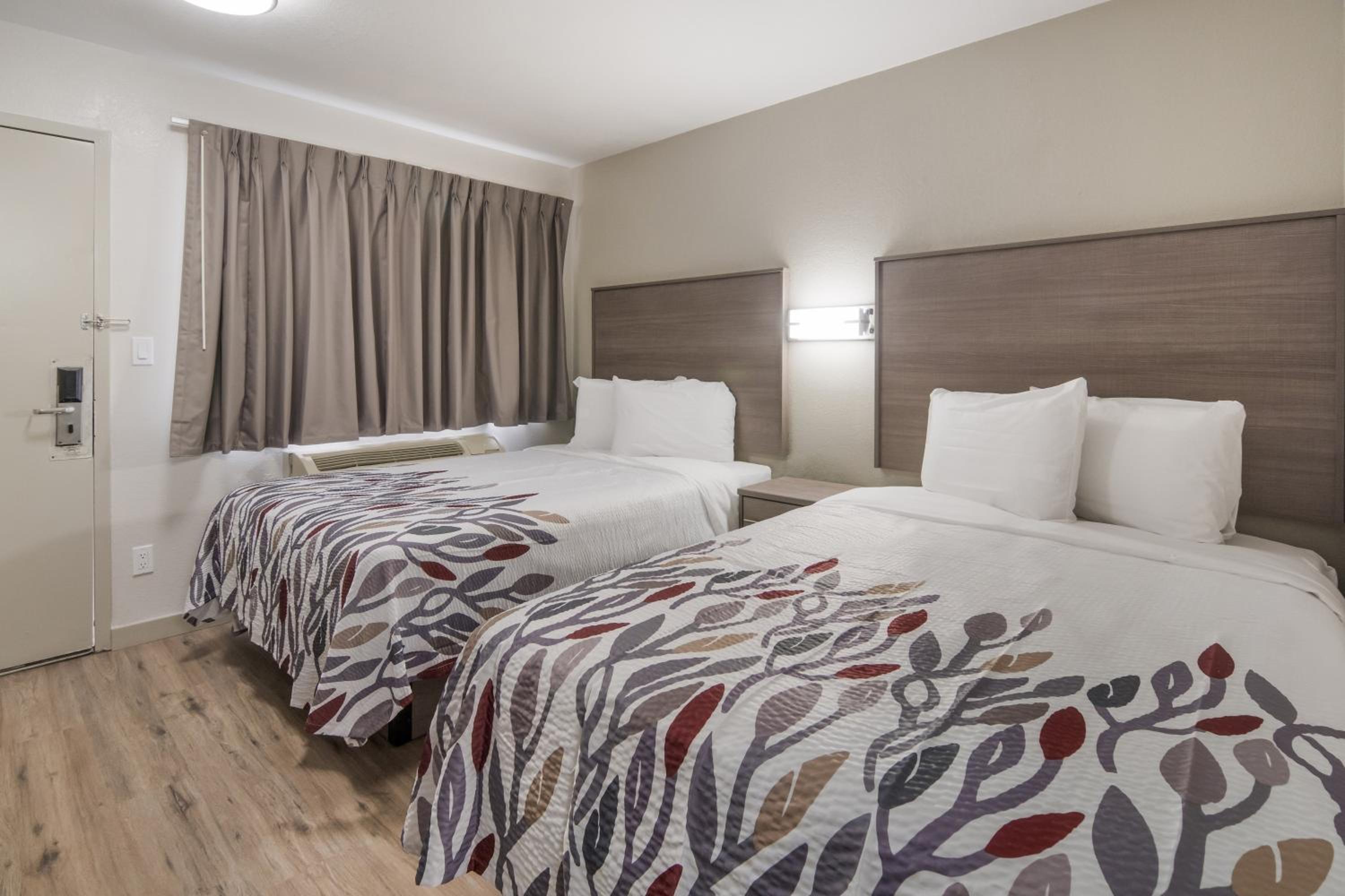 Double Room with Two Double Beds Non-Smoking - Photo 1