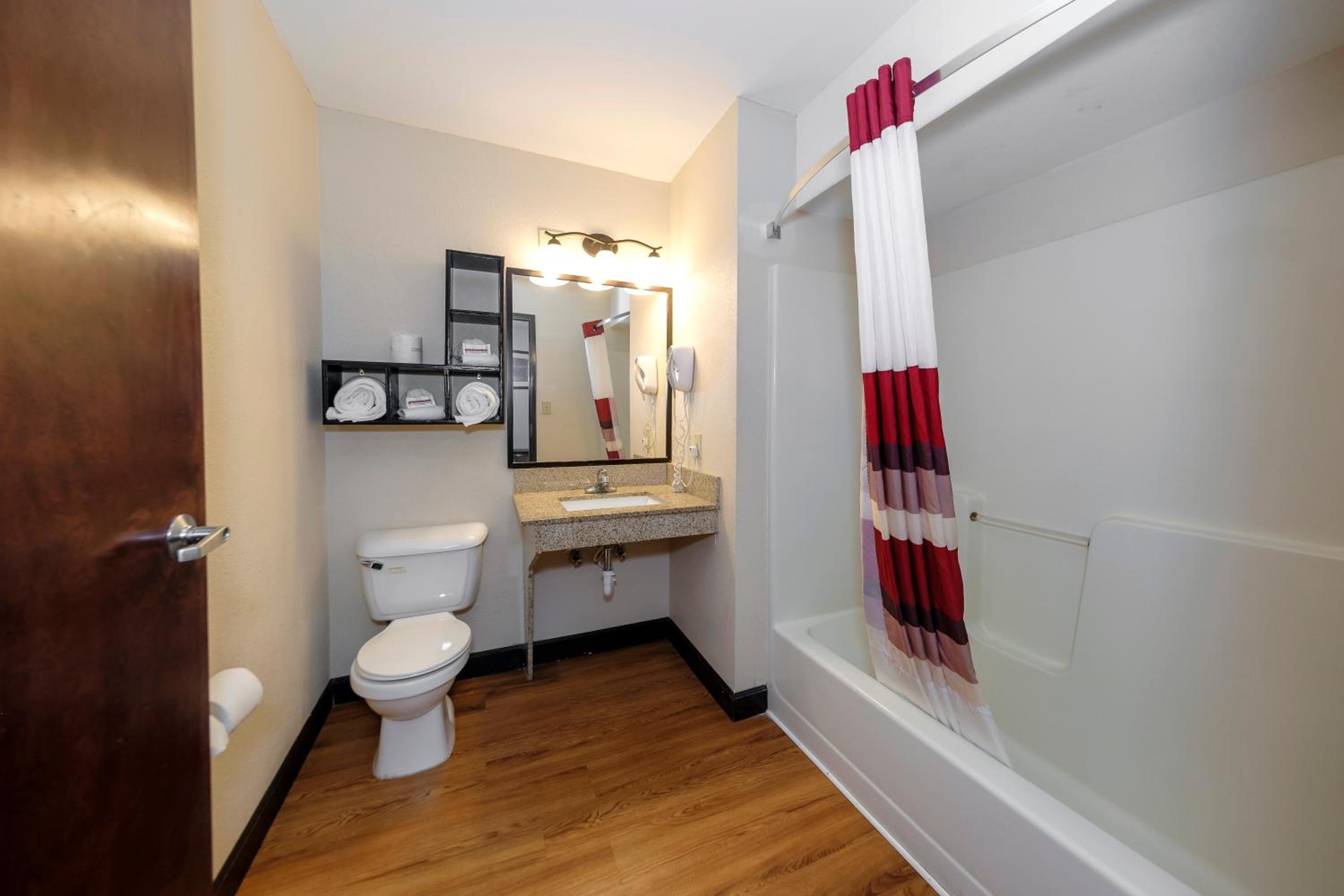 King Suite - Non Smoking - Photo 4