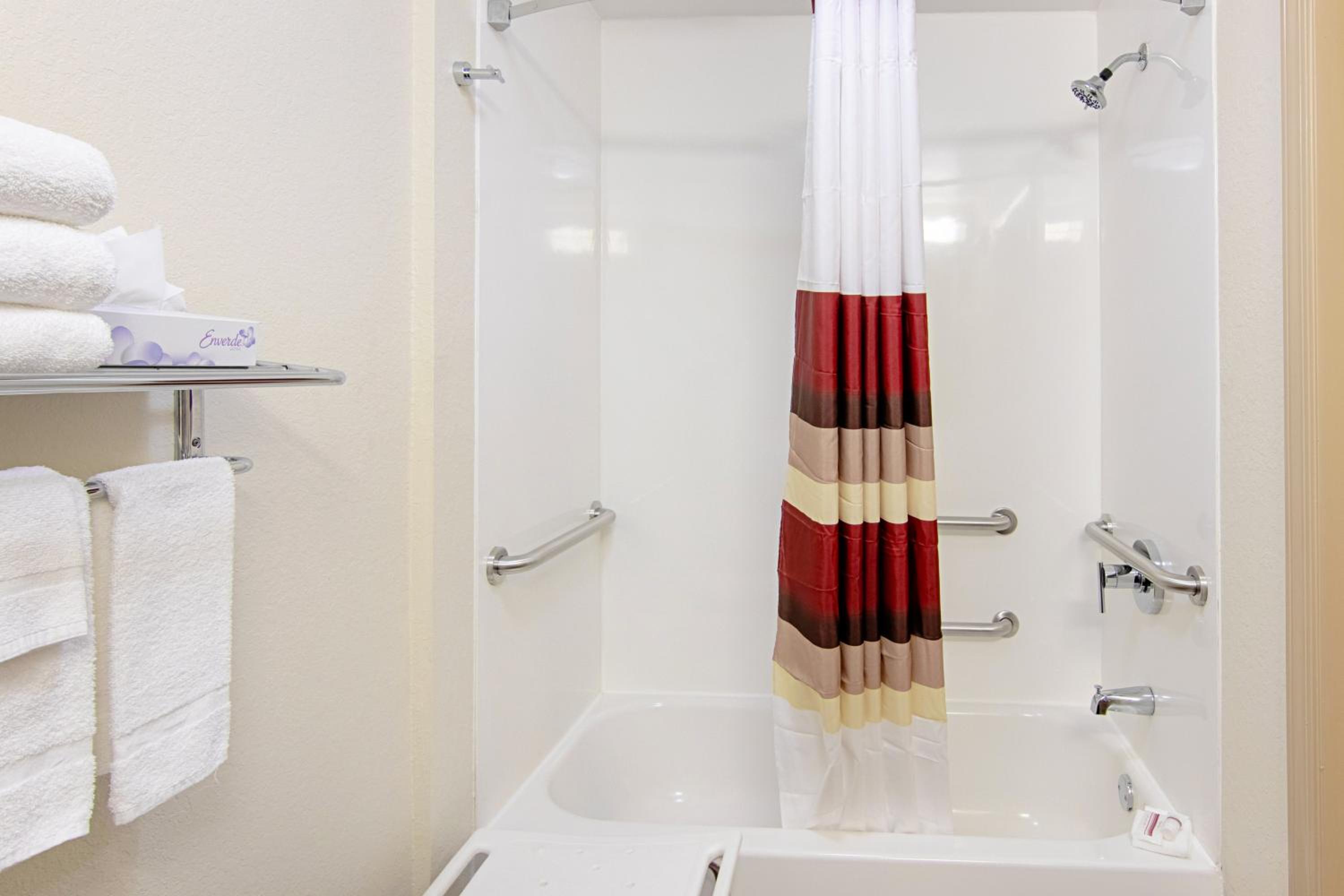Deluxe Room with Two Double Beds Disability Access Smoke Free - Photo 5