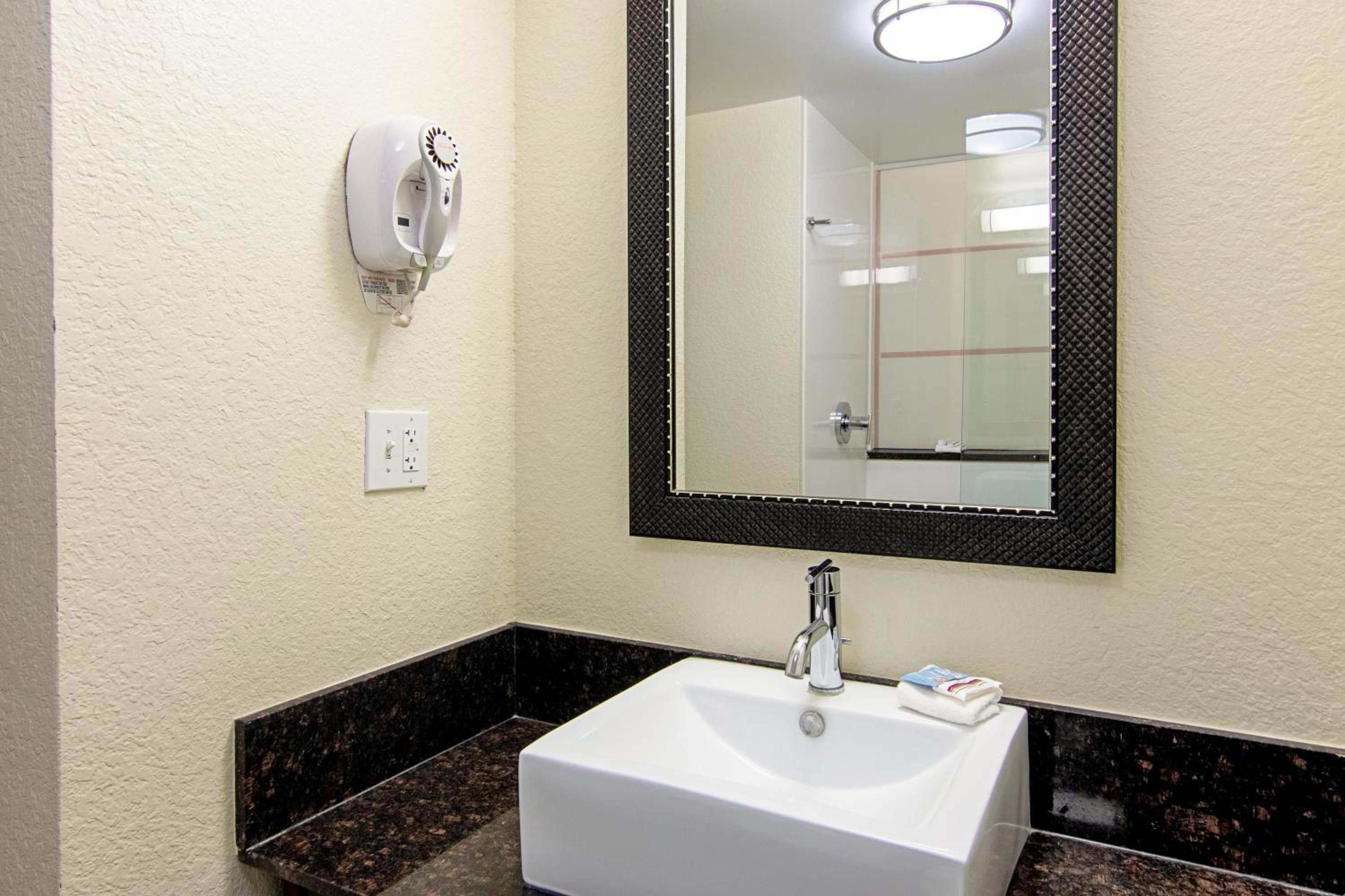 Superior King Room Smoke Free - Photo 5