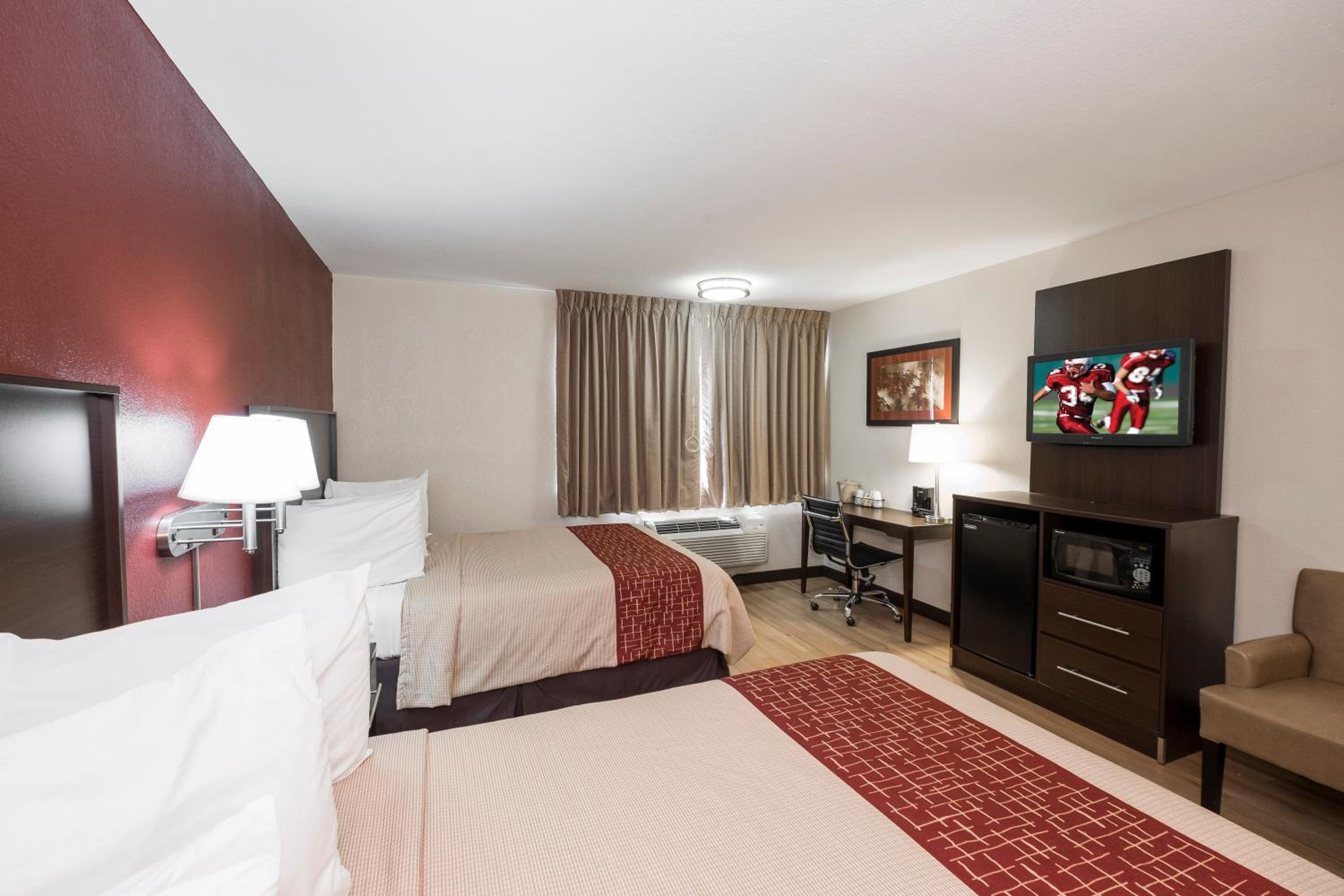 Deluxe Room with Two Queen Beds Smoke Free - Photo 7
