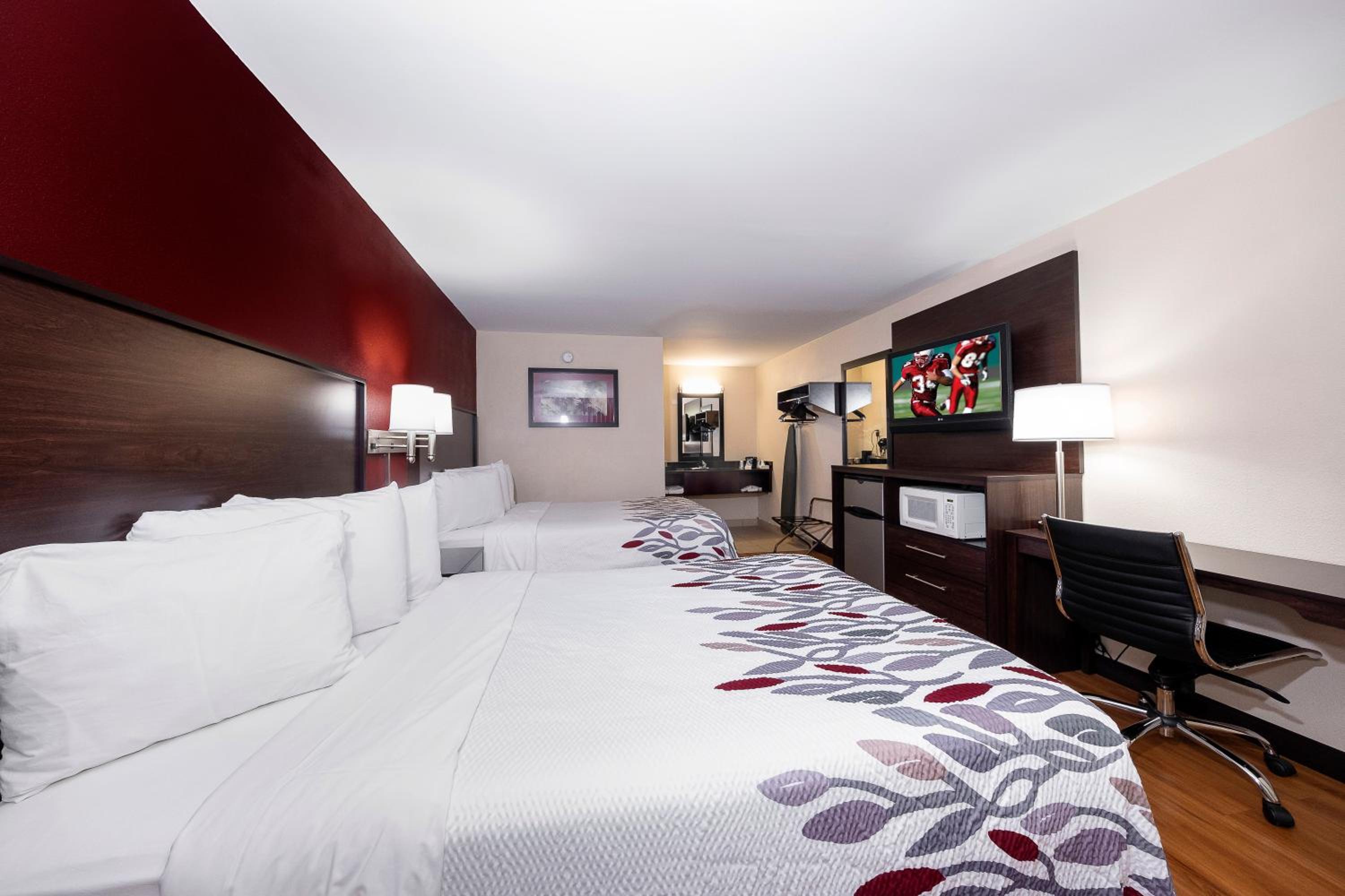 Superior Room with Two Queen Beds Non-Smoking - Photo 2