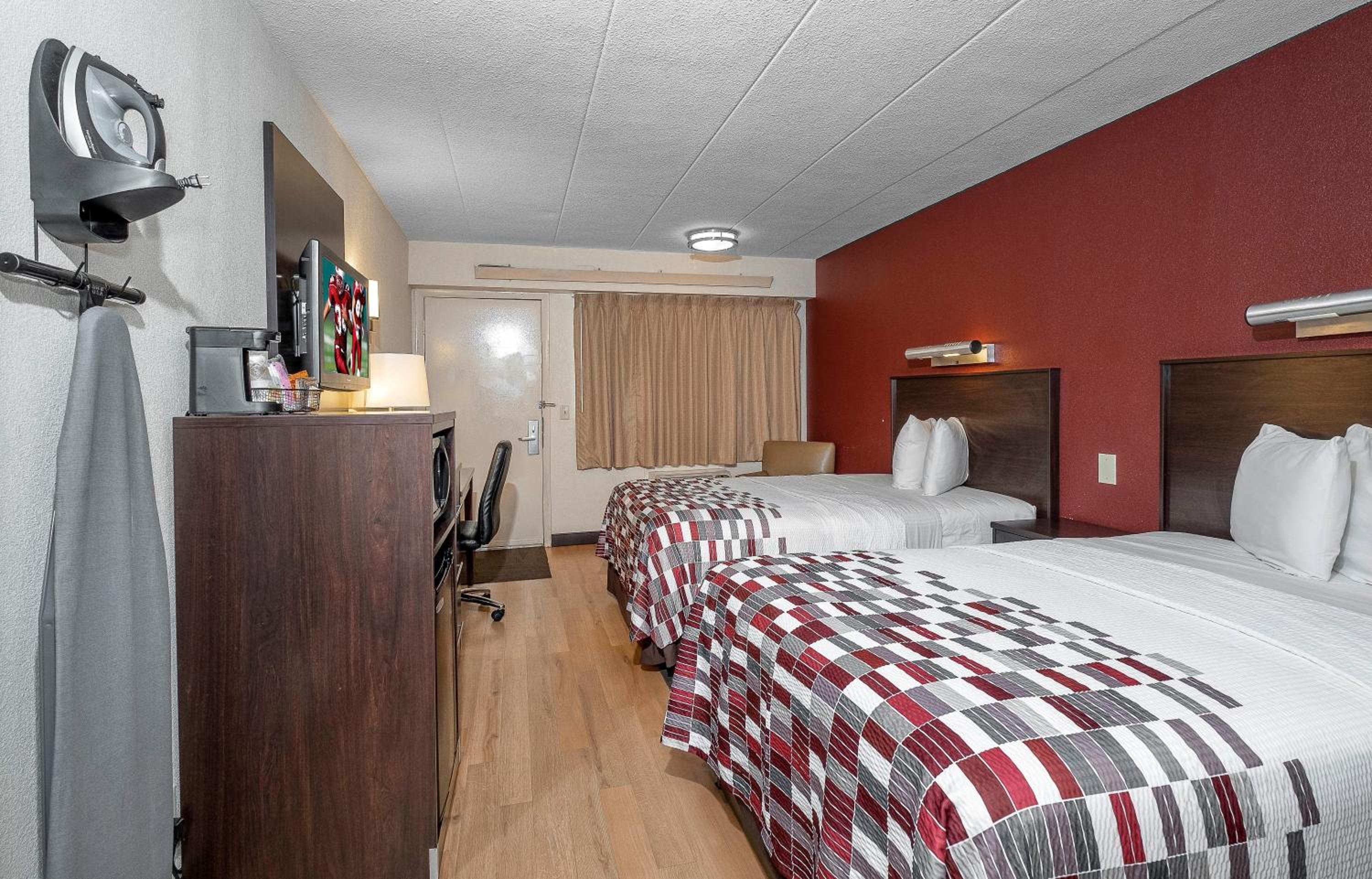 Standard Room with Two Double Beds Smoke Free - Photo 3