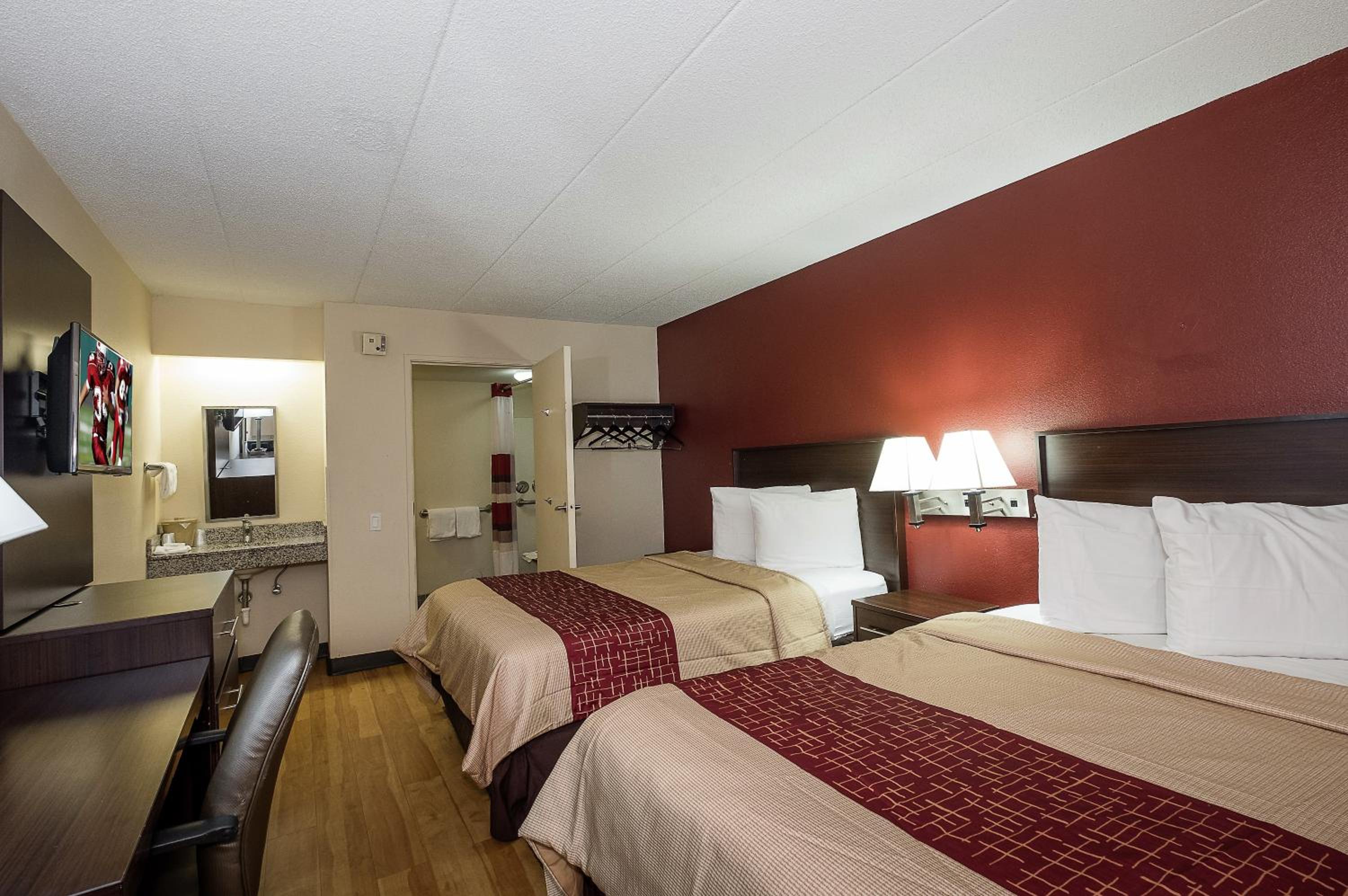 Deluxe Room with Two Double Beds Non-Smoking - Photo 3