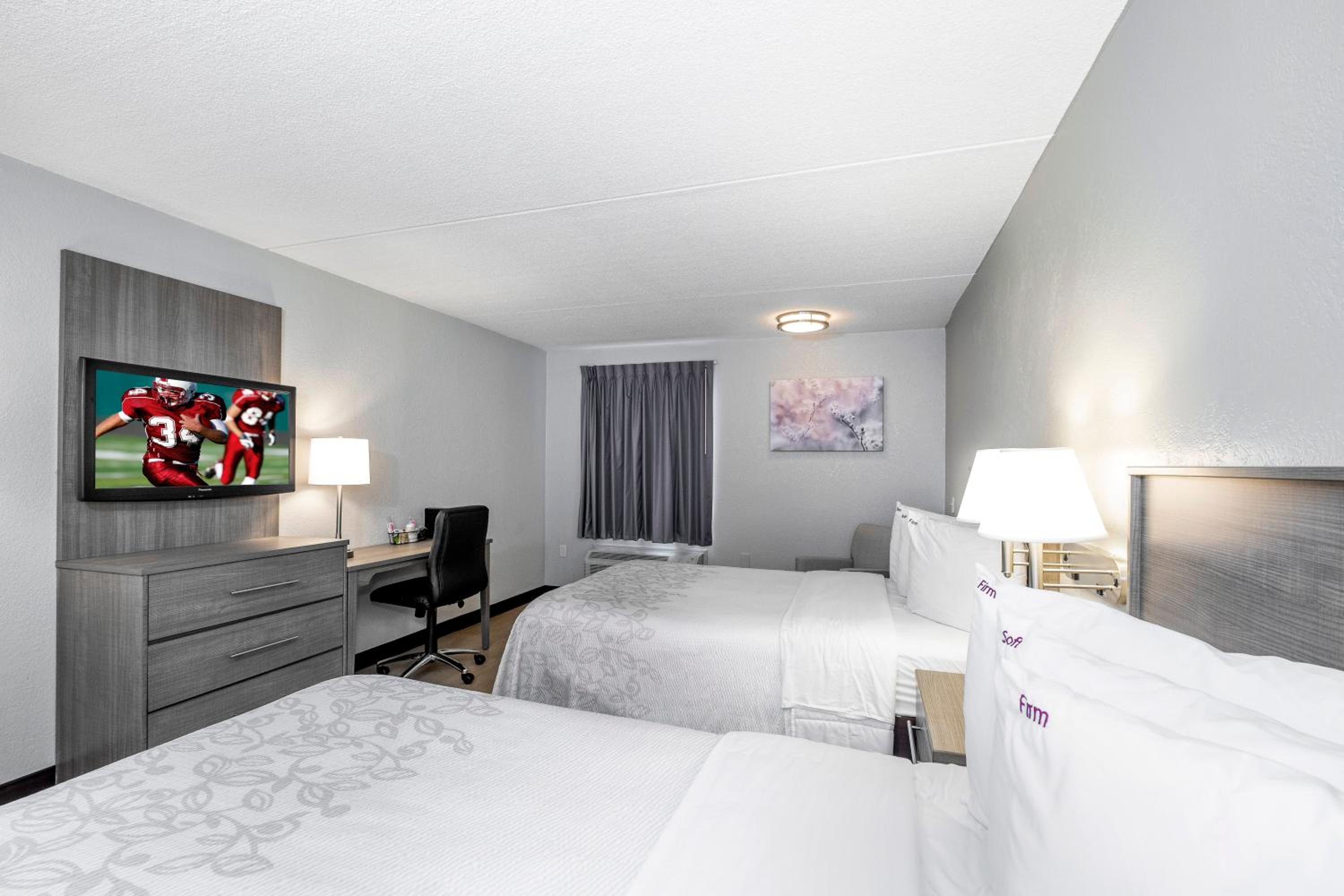  Standard Room with Two Double Beds Smoke Free - Photo 7