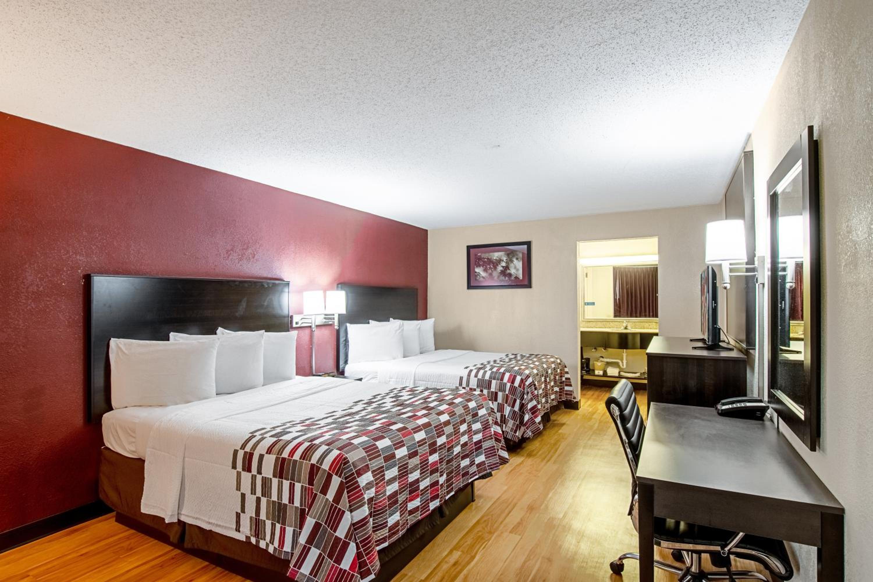 Deluxe Room with Two Queen Beds Non-Smoking - Photo 2