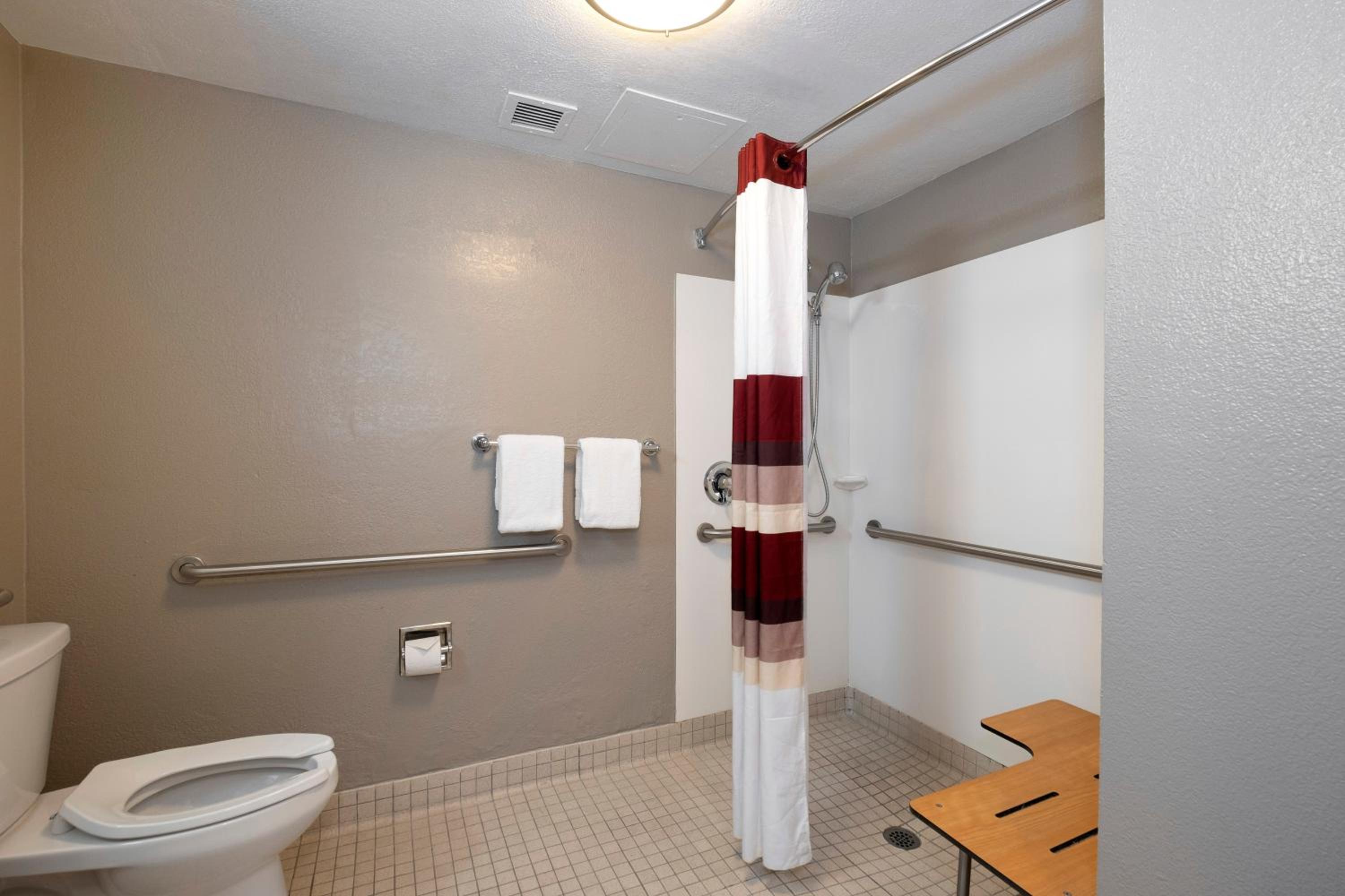 Standard Room with Two Double Beds Disability Access Roll-In Shower Smoke Free - Photo 5